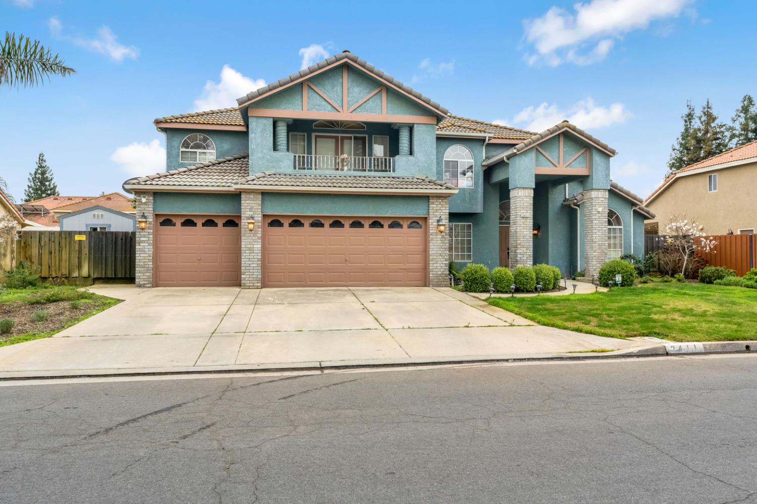 2411 E Salem Ave, Fresno, CA 93720
