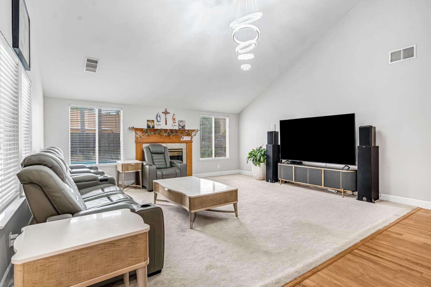 2411 E Salem Ave, Fresno, CA 93720