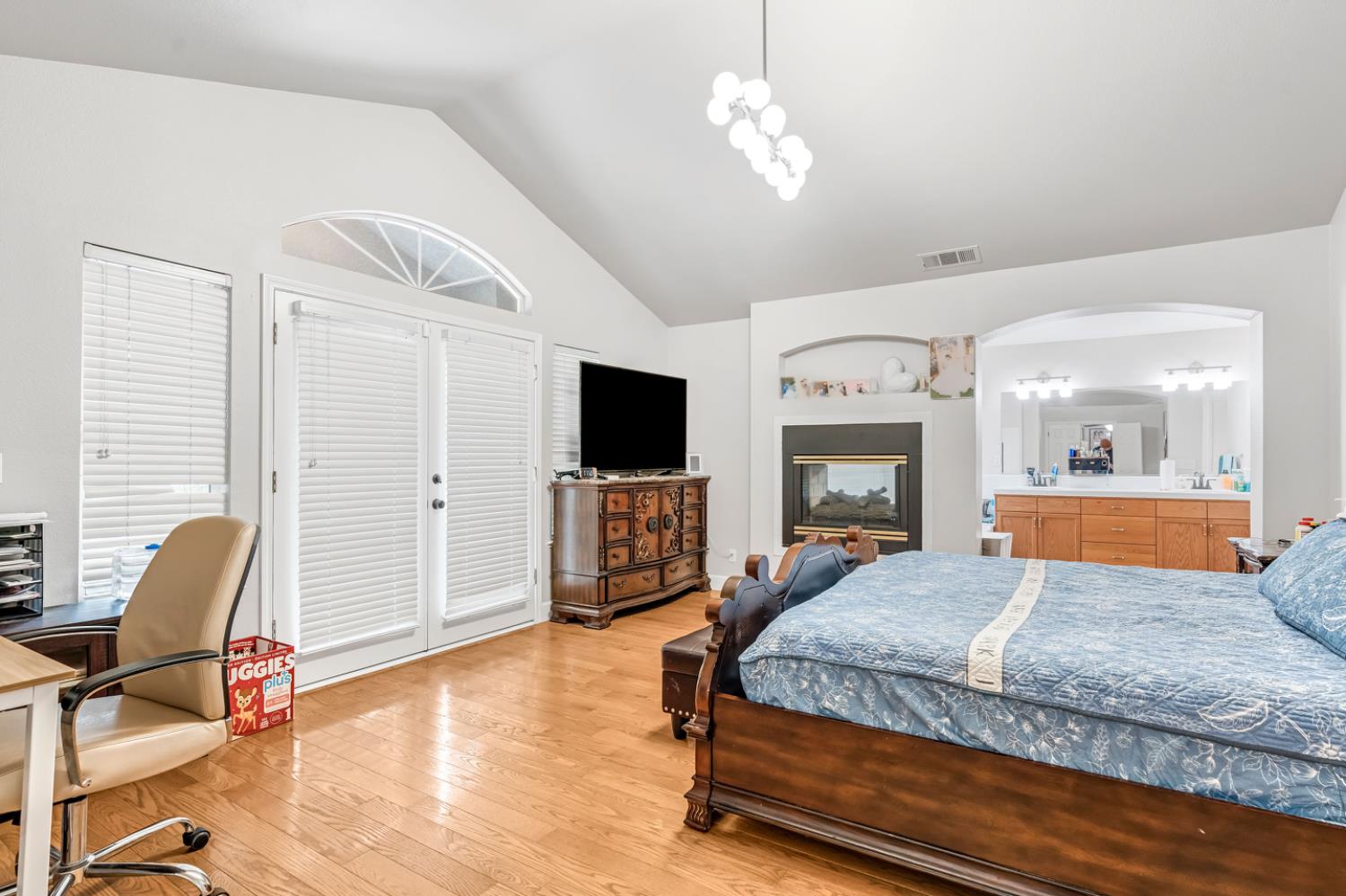 2411 E Salem Ave, Fresno, CA 93720