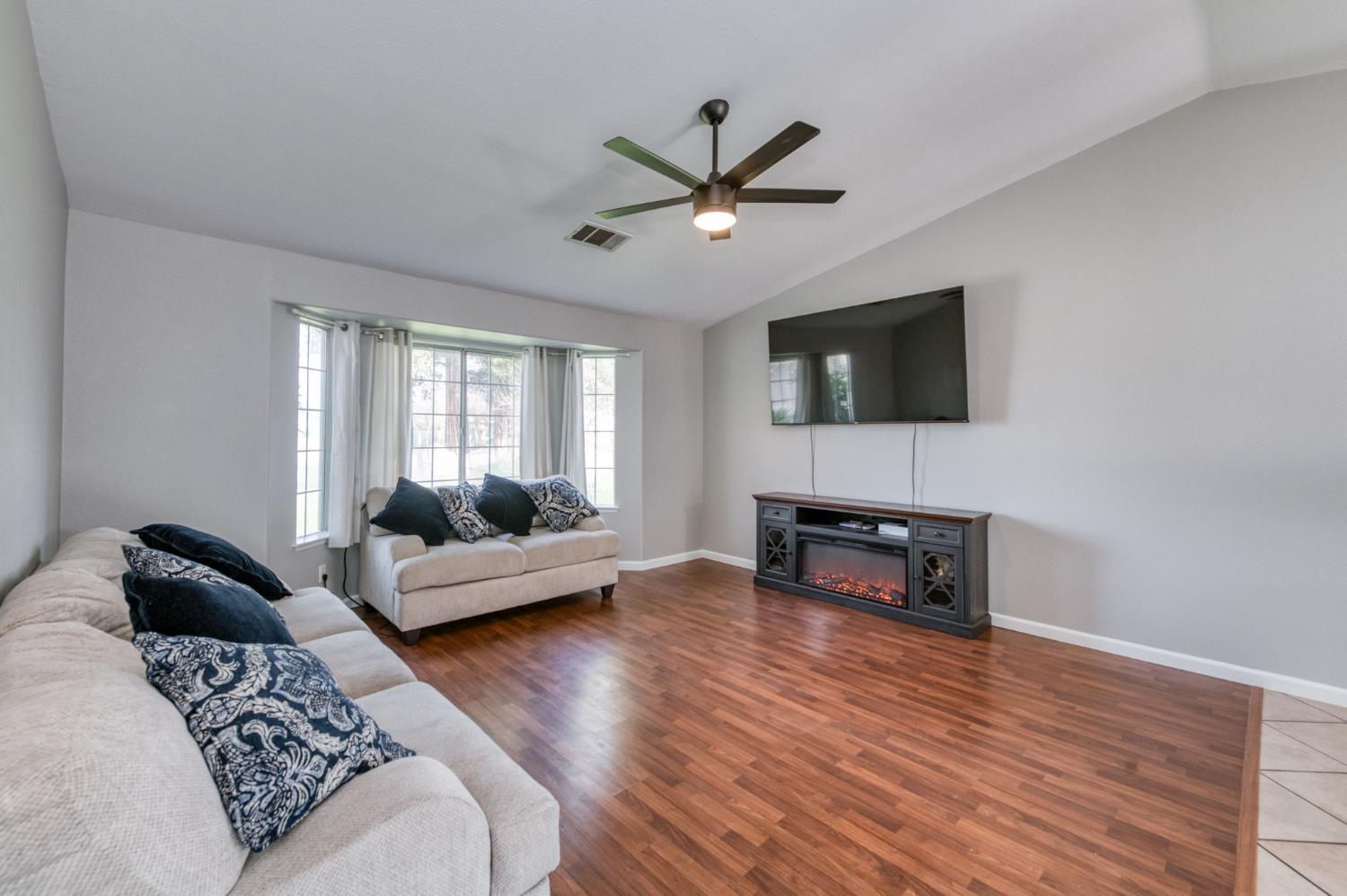 983 Church Ave, Sanger, CA 93657