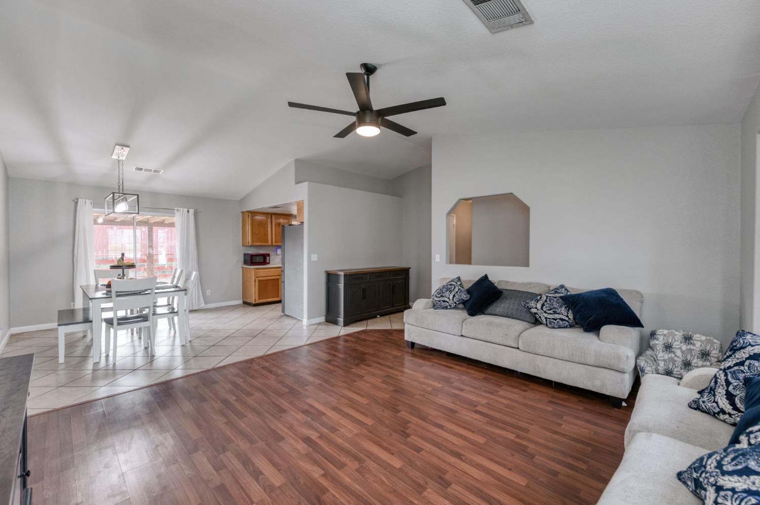 983 Church Ave, Sanger, CA 93657