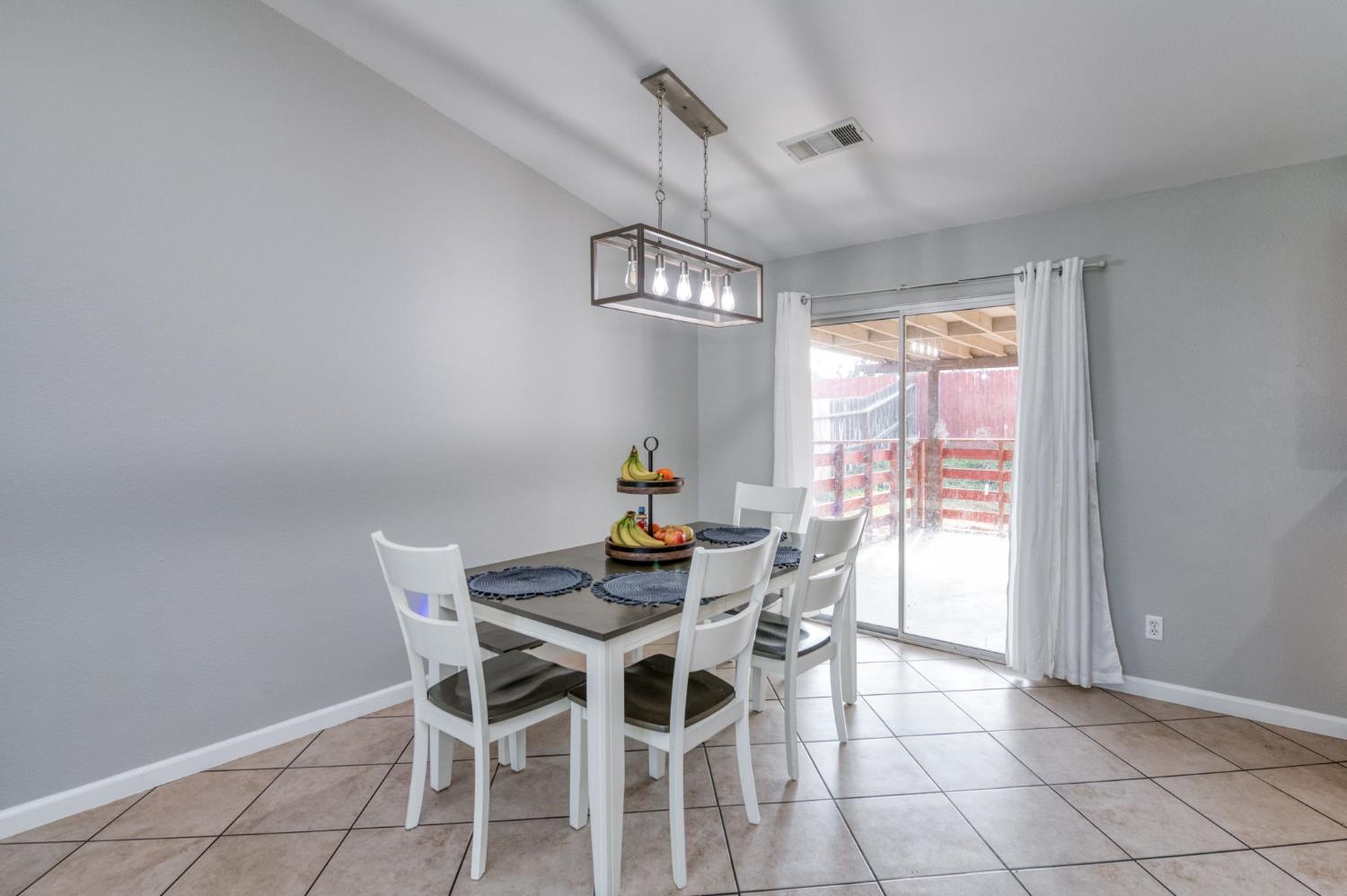 983 Church Ave, Sanger, CA 93657