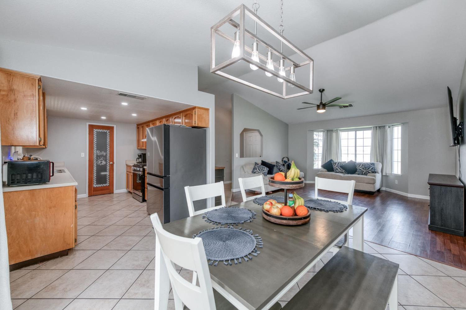 983 Church Ave, Sanger, CA 93657