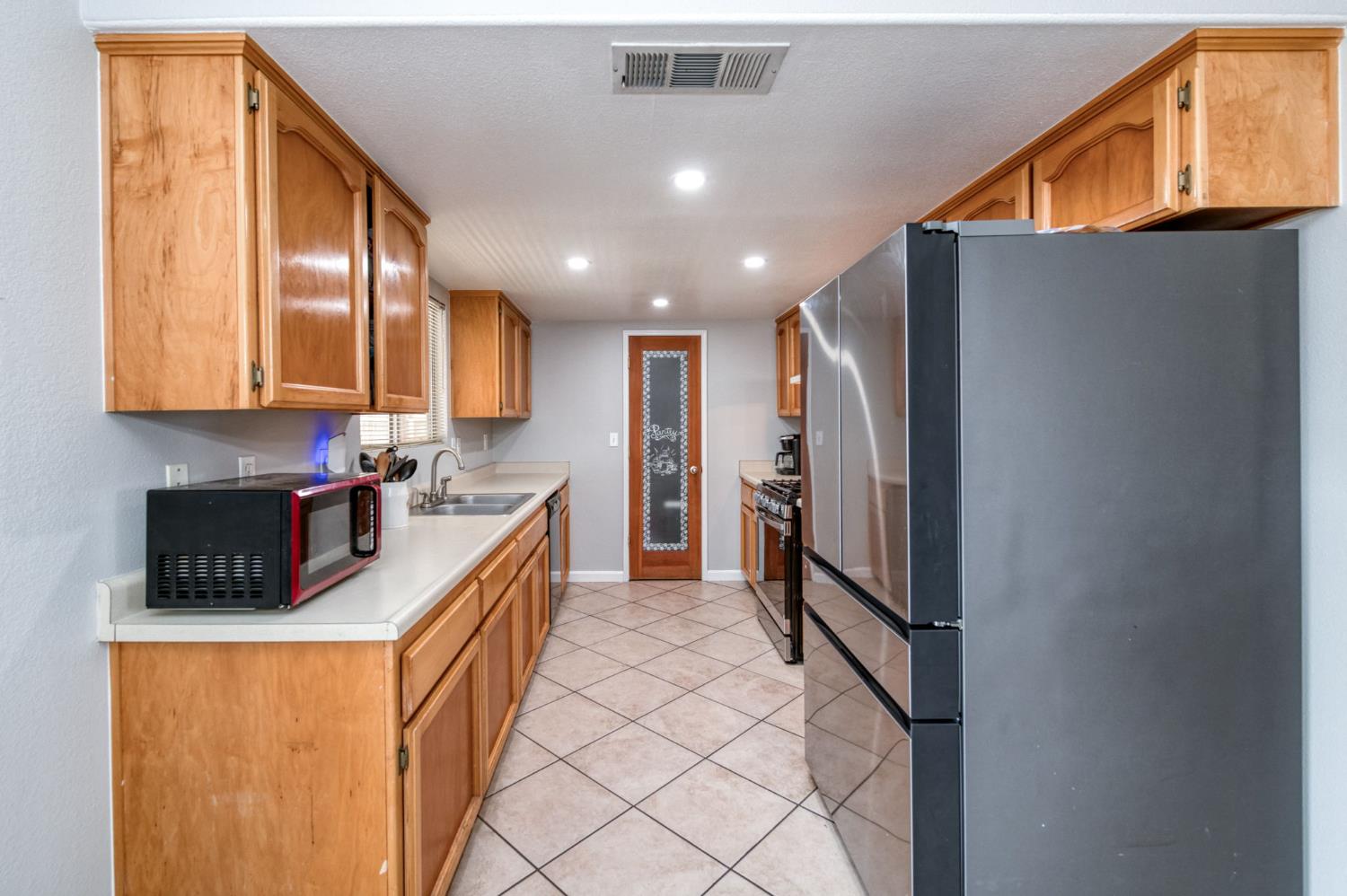 983 Church Ave, Sanger, CA 93657