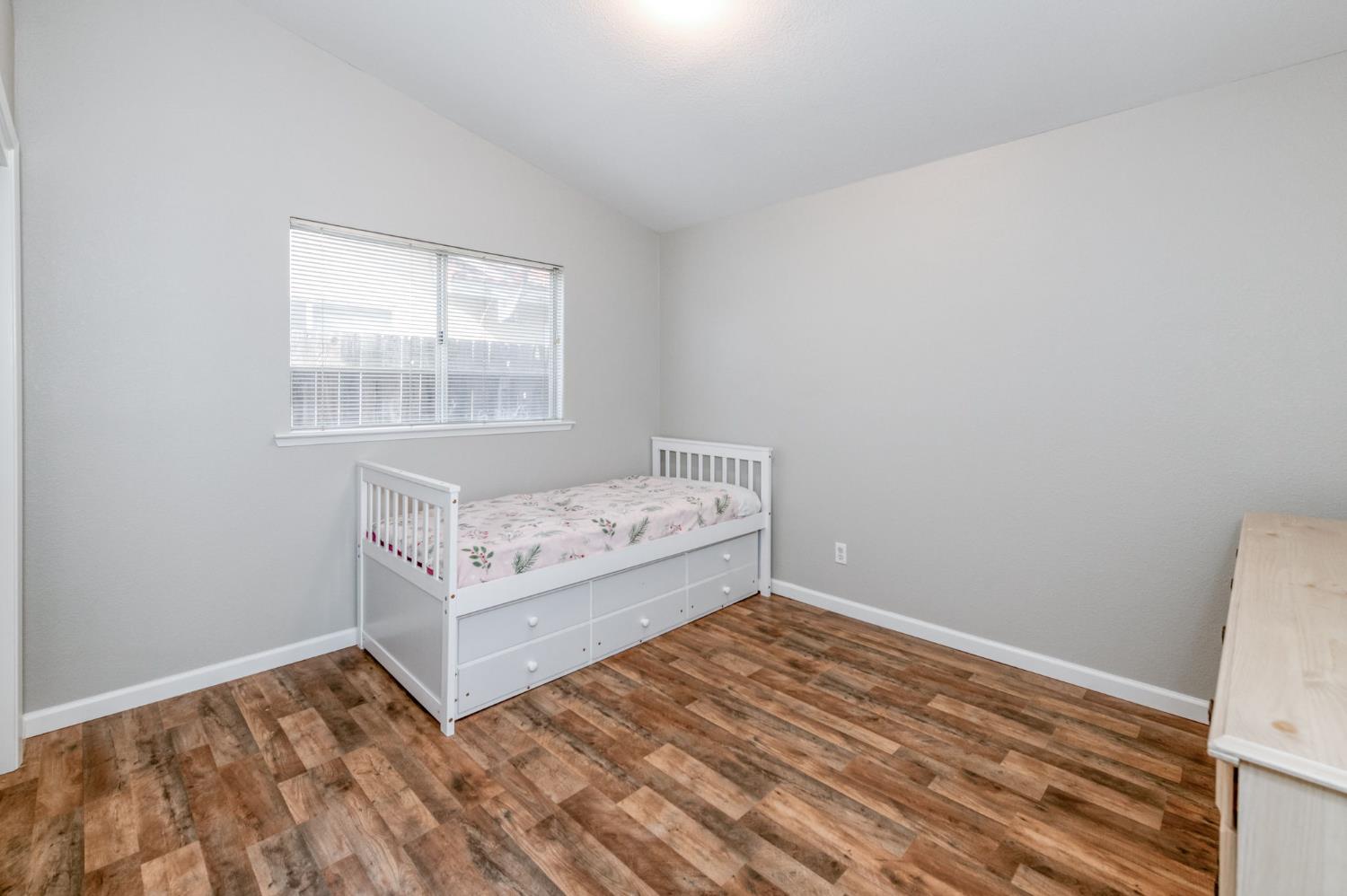 983 Church Ave, Sanger, CA 93657