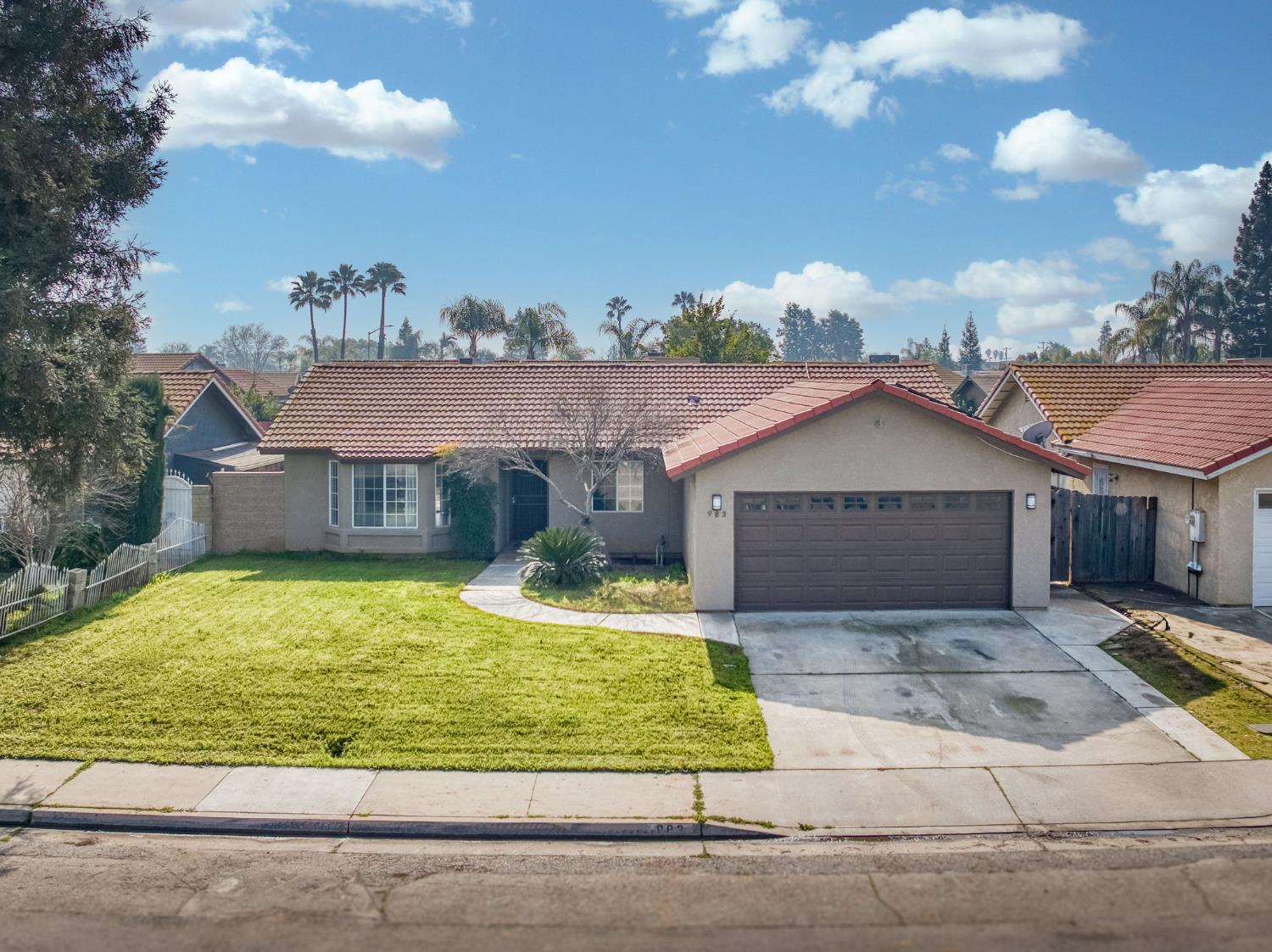 983 Church Ave, Sanger, CA 93657