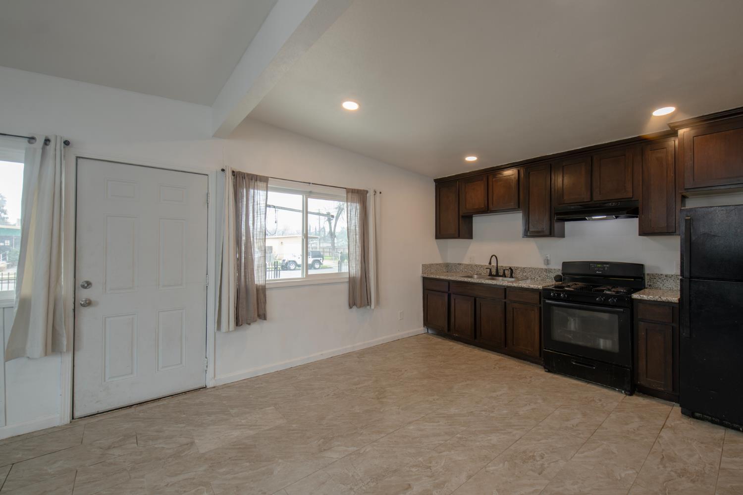 248 W Eden Ave, Fresno, CA 93706