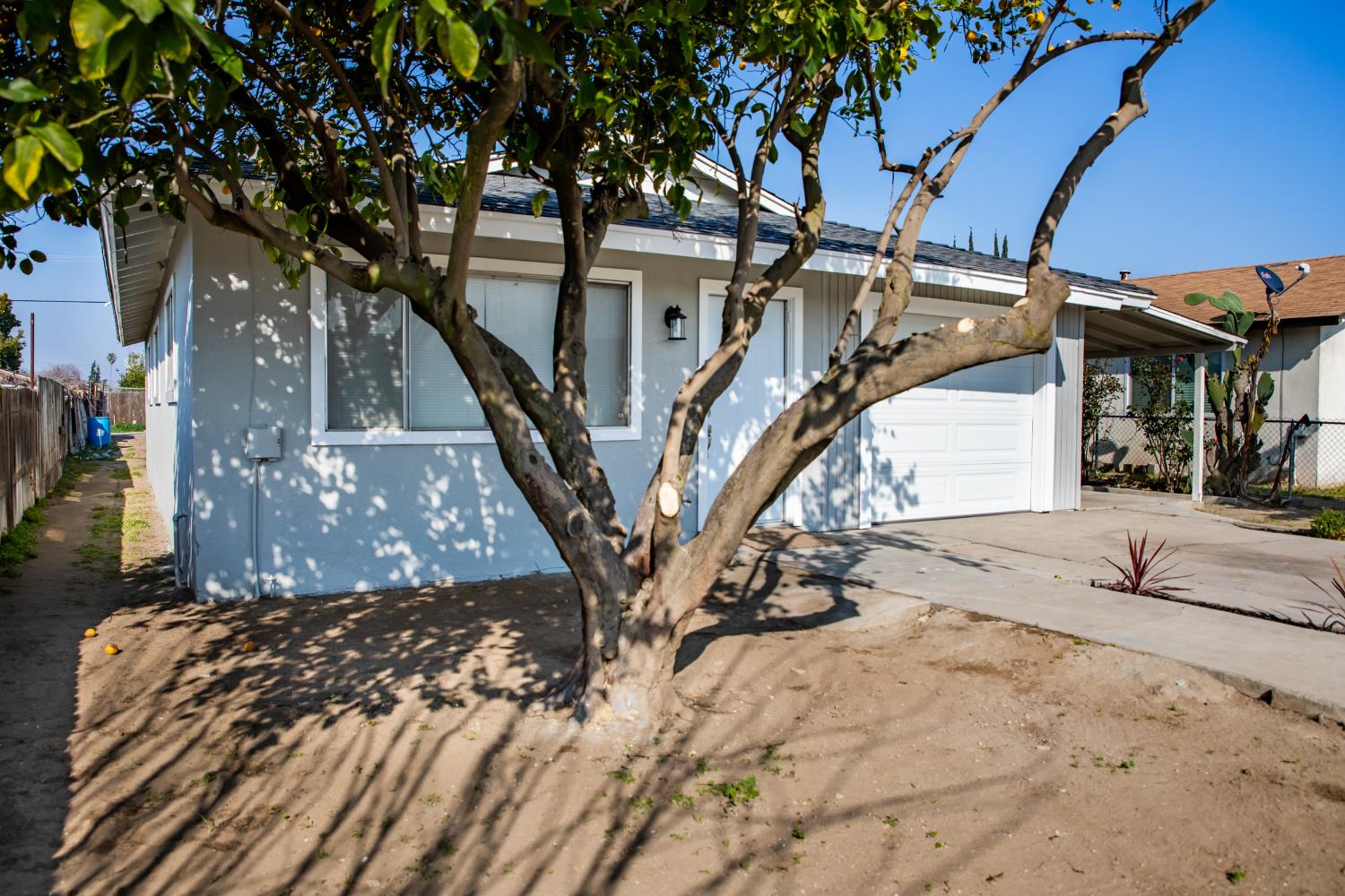 12644 W H, Biola, CA 93606