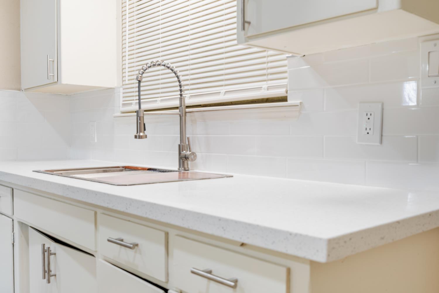 12644 W H, Biola, CA 93606