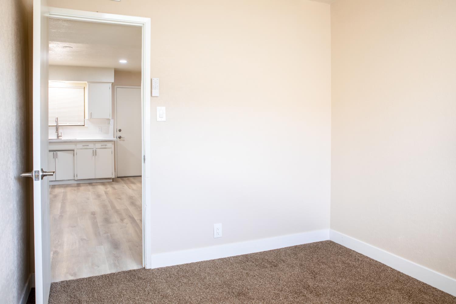 12644 W H, Biola, CA 93606