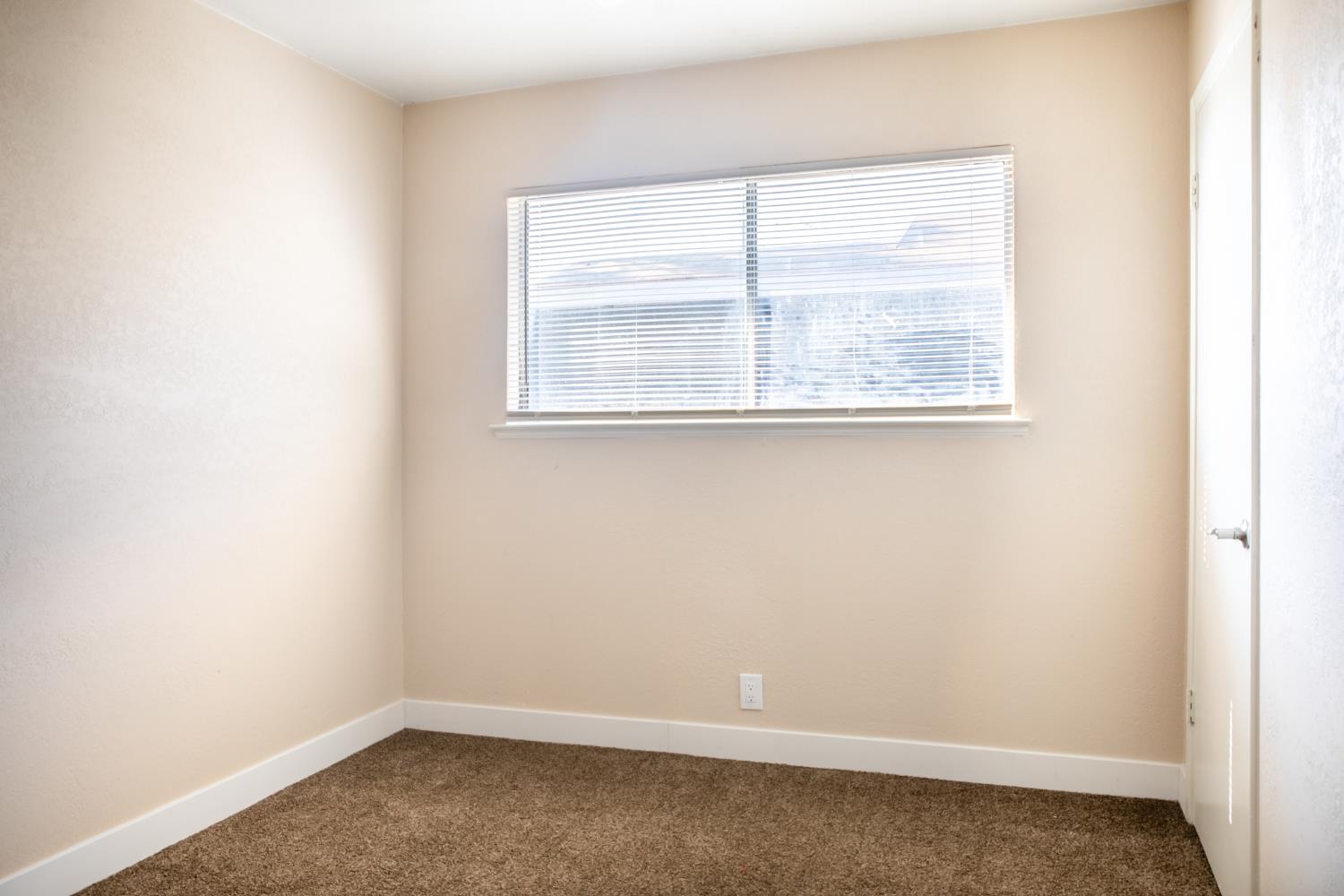 12644 W H, Biola, CA 93606