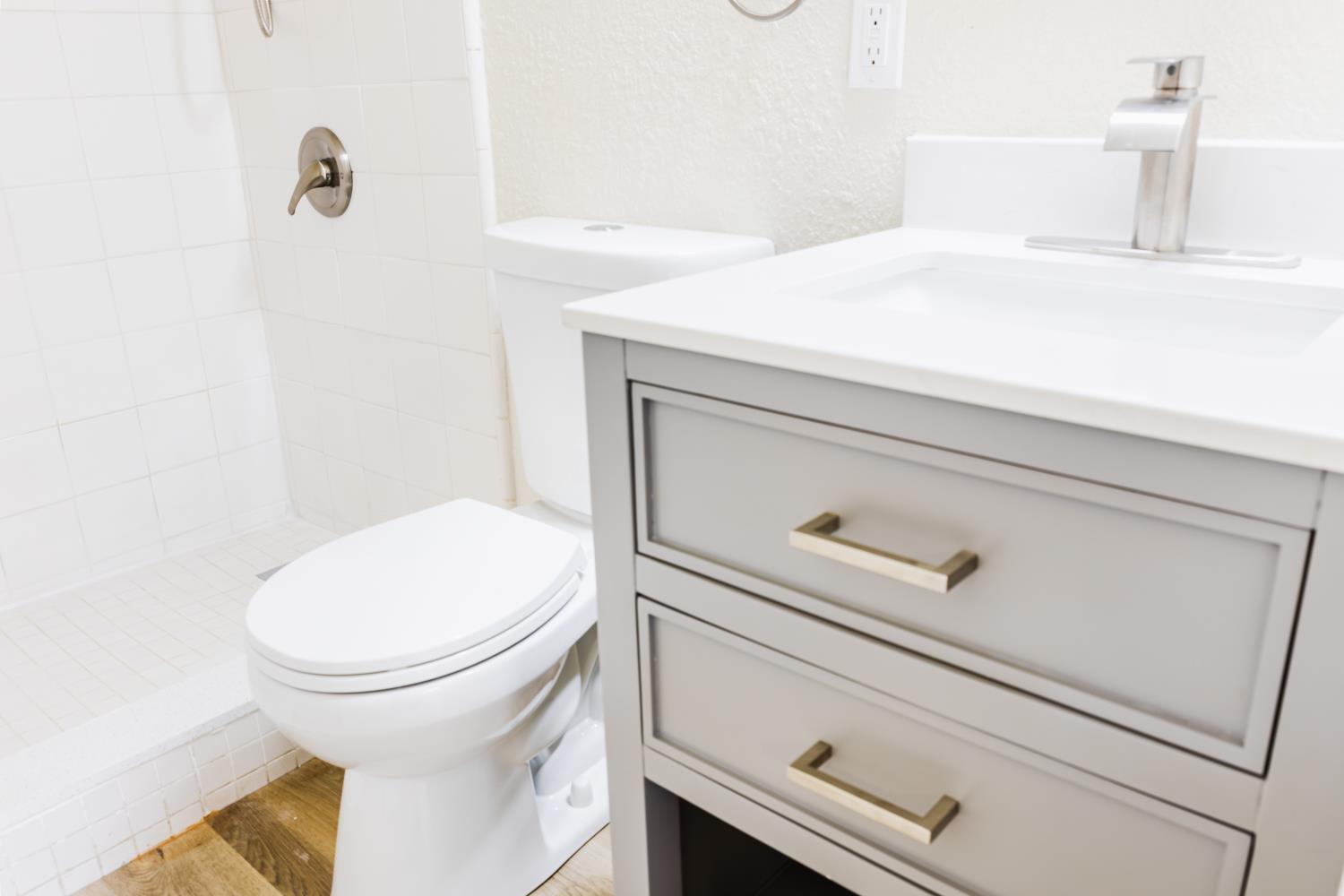 12644 W H, Biola, CA 93606