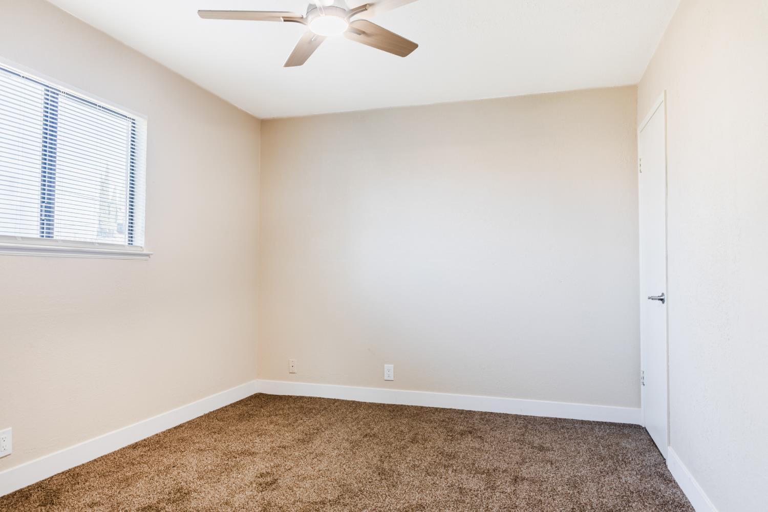 12644 W H, Biola, CA 93606