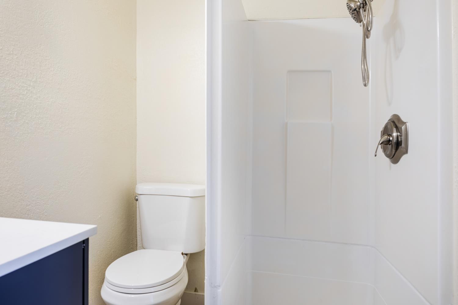 12644 W H, Biola, CA 93606