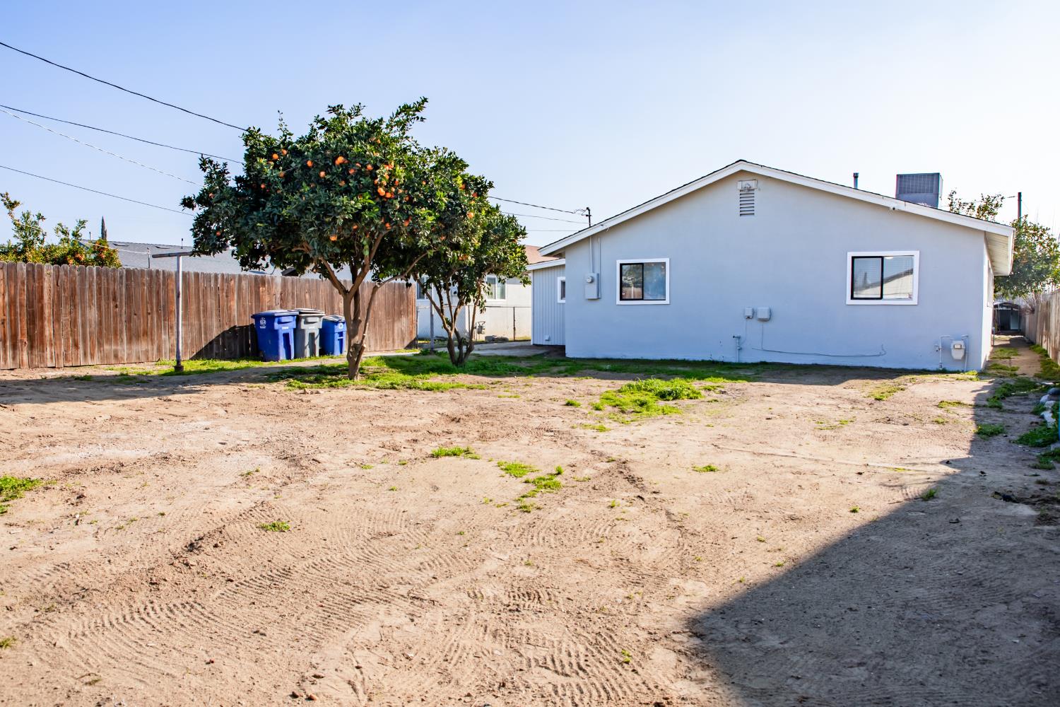 12644 W H, Biola, CA 93606