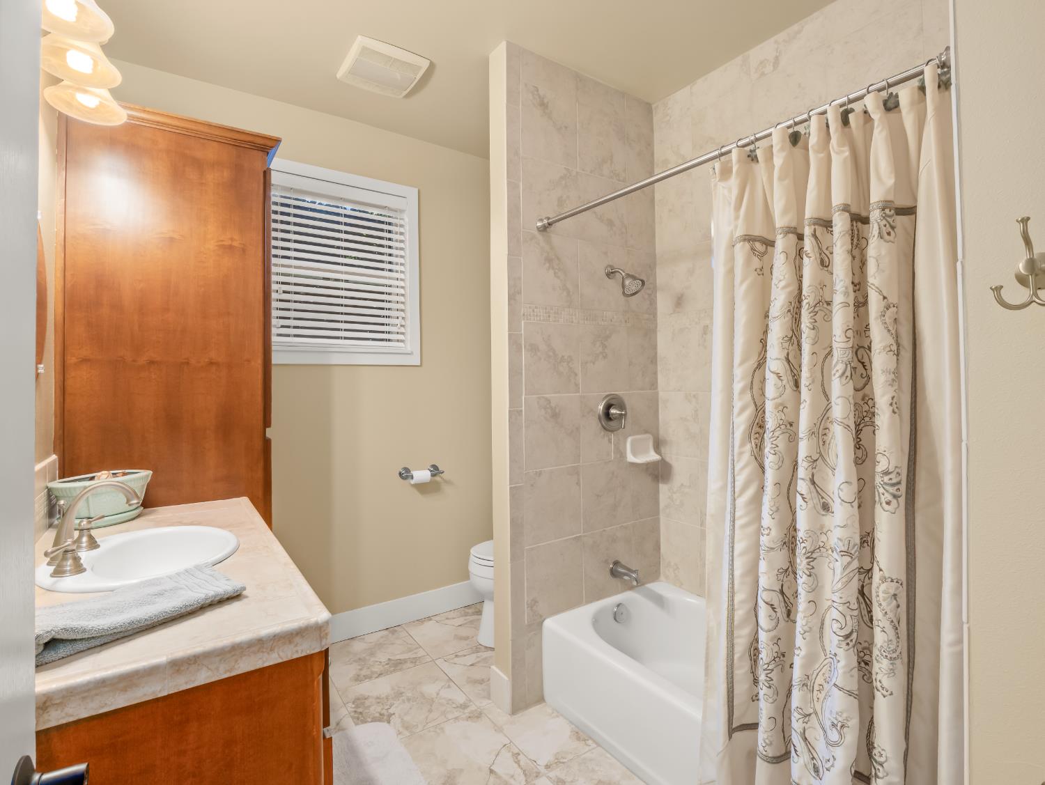 16787 Paula Rd, Madera, CA 93636