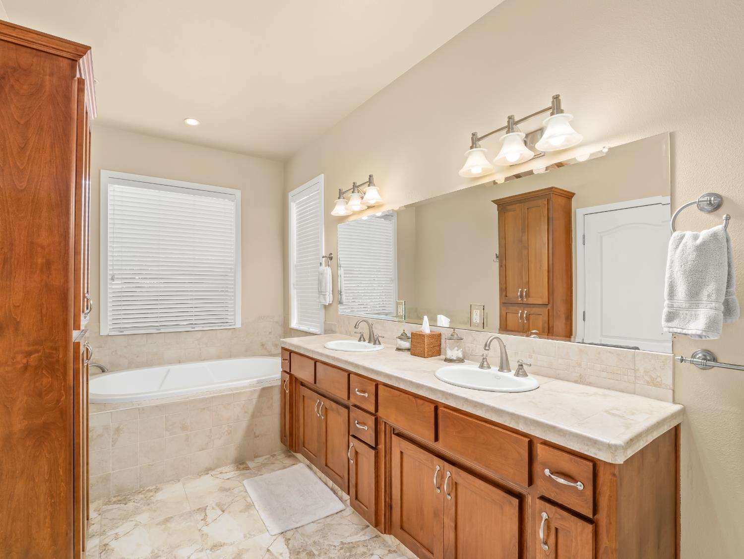 16787 Paula Rd, Madera, CA 93636