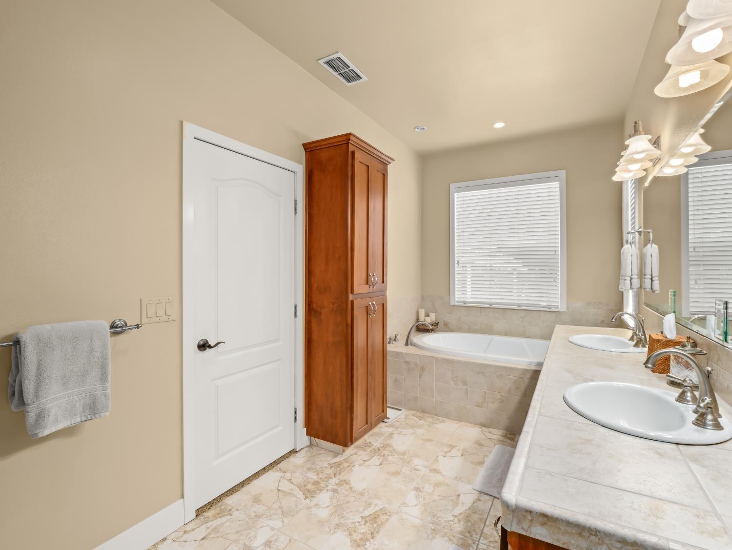 16787 Paula Rd, Madera, CA 93636