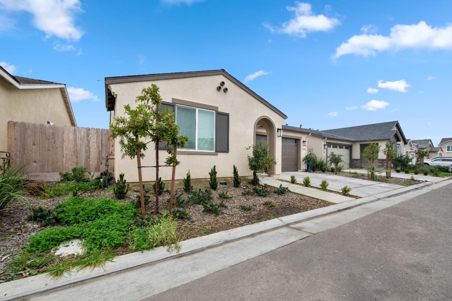 6567 E Pine Ave, Fresno, CA 93727