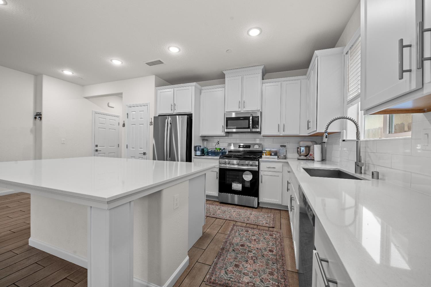 6567 E Pine Ave, Fresno, CA 93727