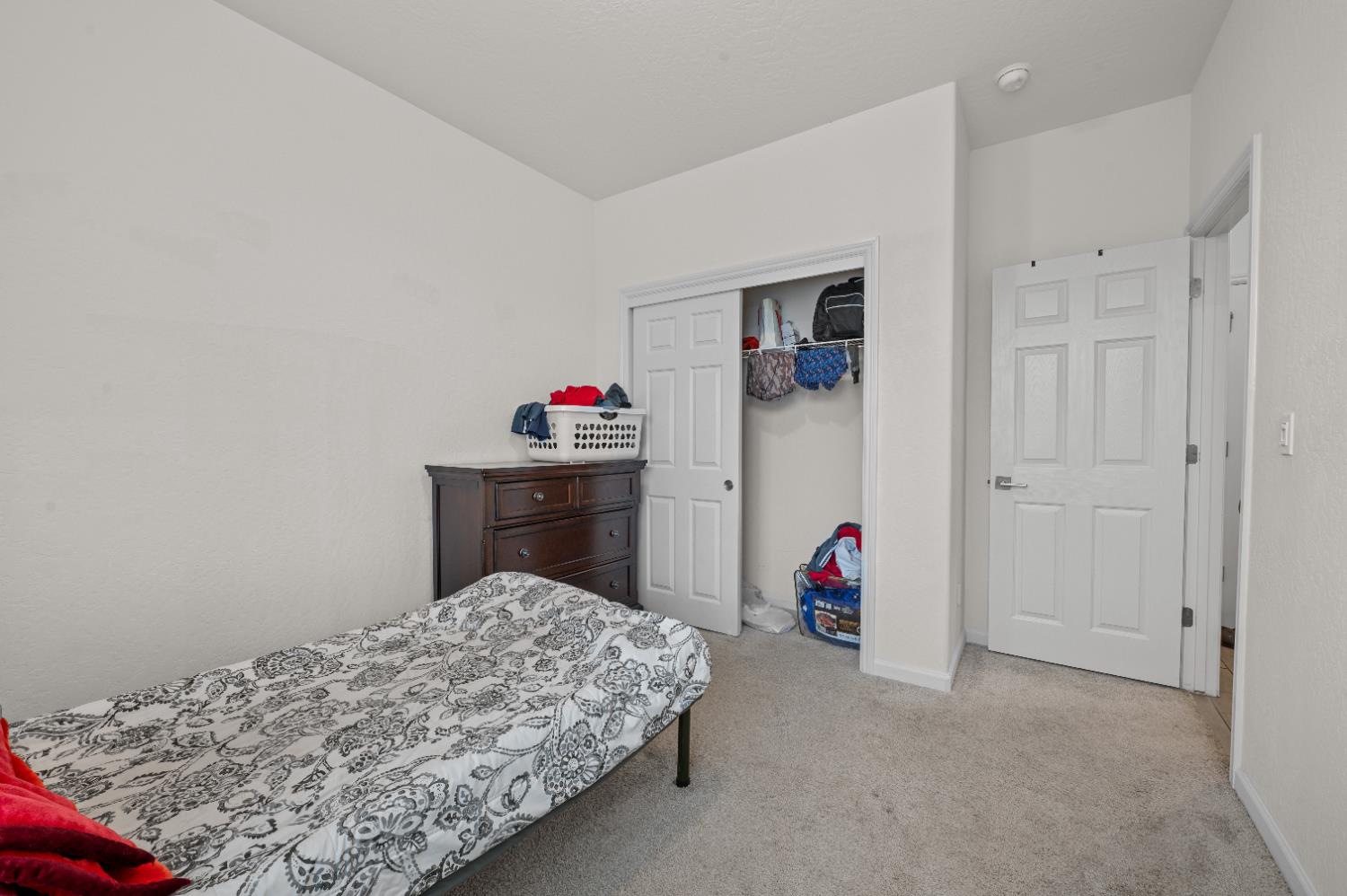 6567 E Pine Ave, Fresno, CA 93727