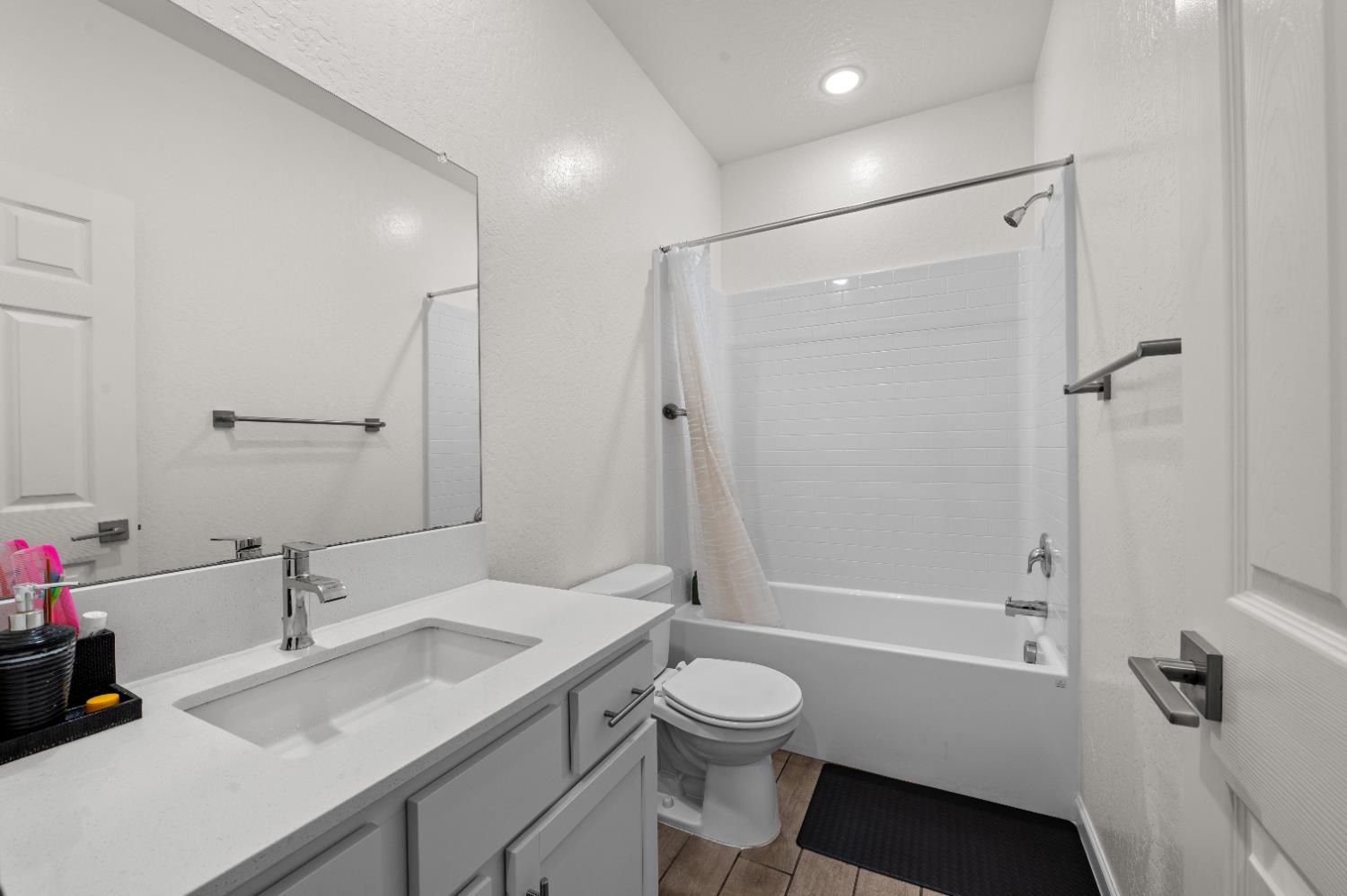 6567 E Pine Ave, Fresno, CA 93727