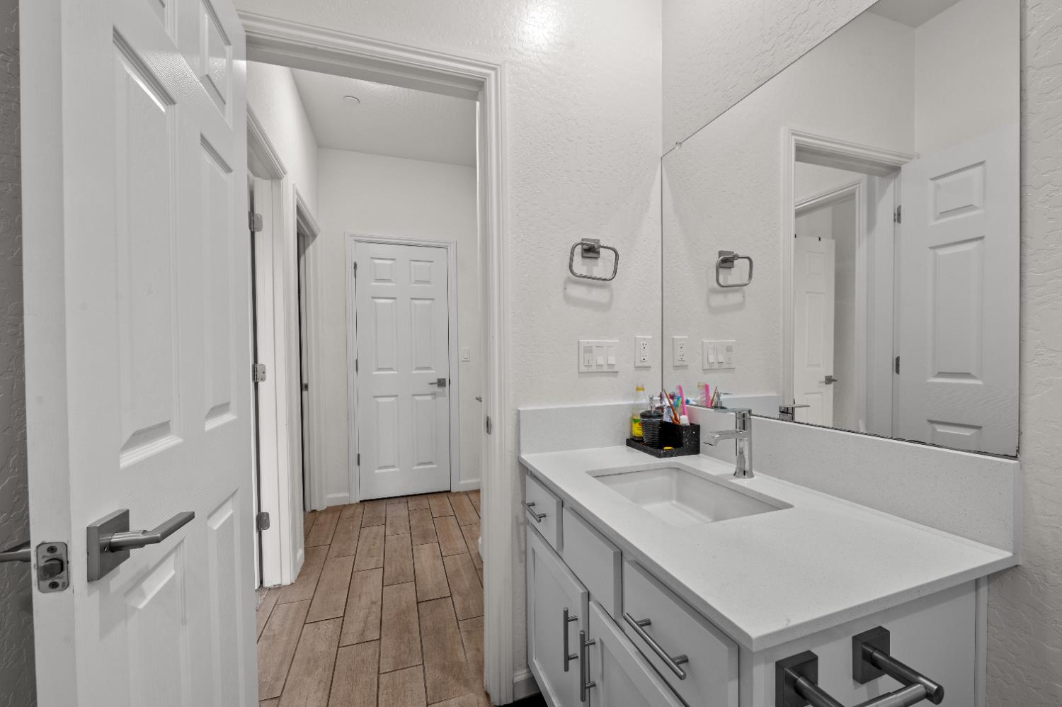 6567 E Pine Ave, Fresno, CA 93727