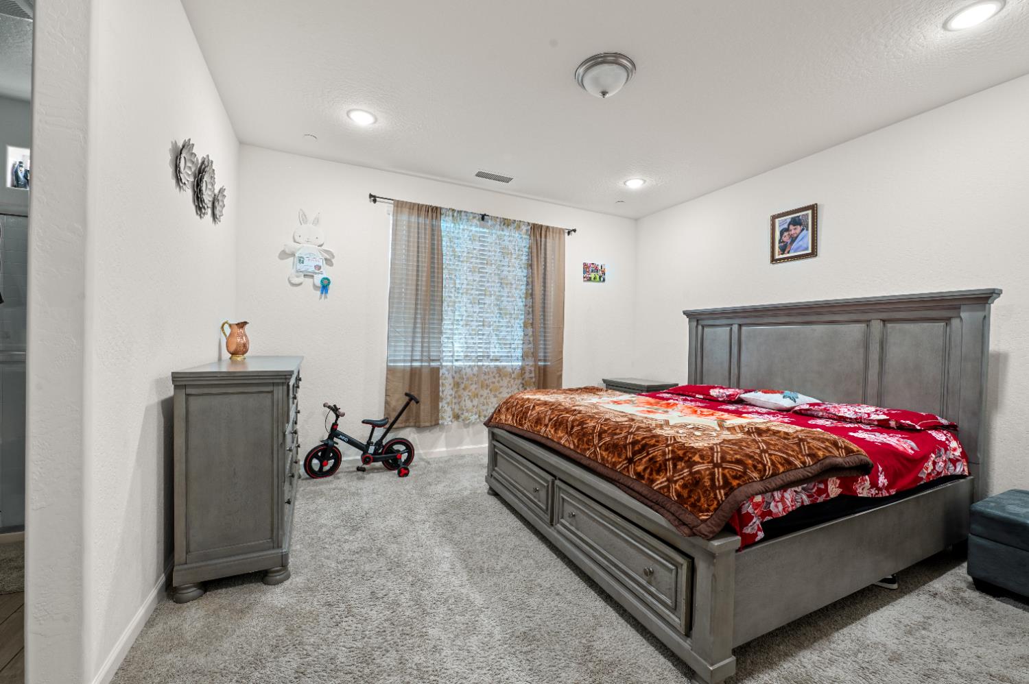 6567 E Pine Ave, Fresno, CA 93727