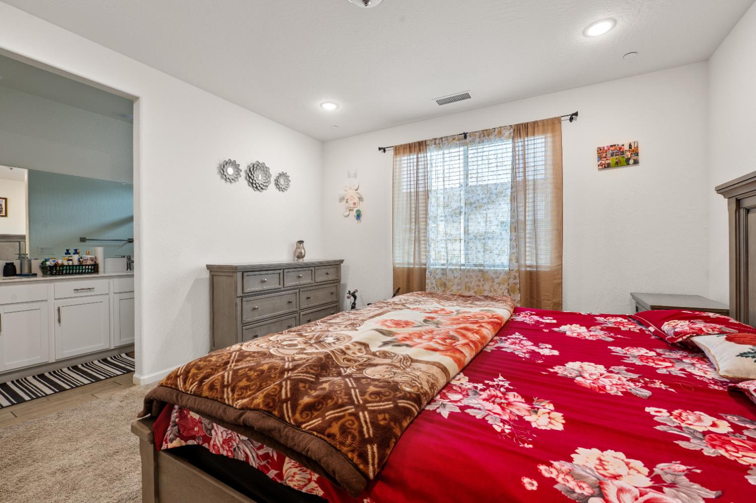 6567 E Pine Ave, Fresno, CA 93727