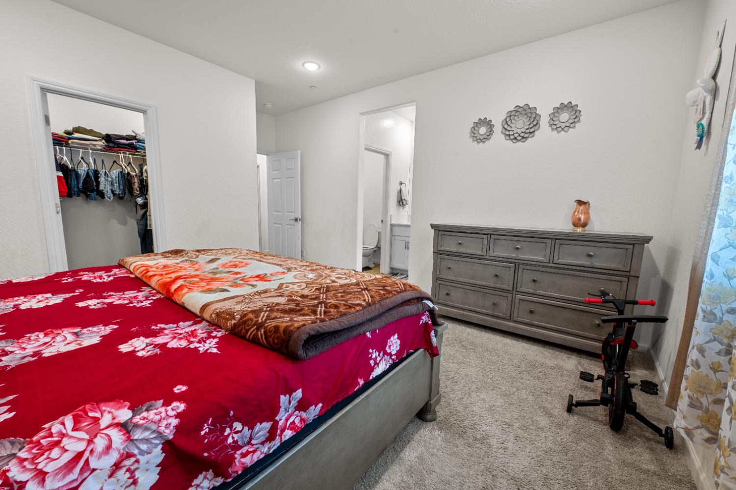 6567 E Pine Ave, Fresno, CA 93727