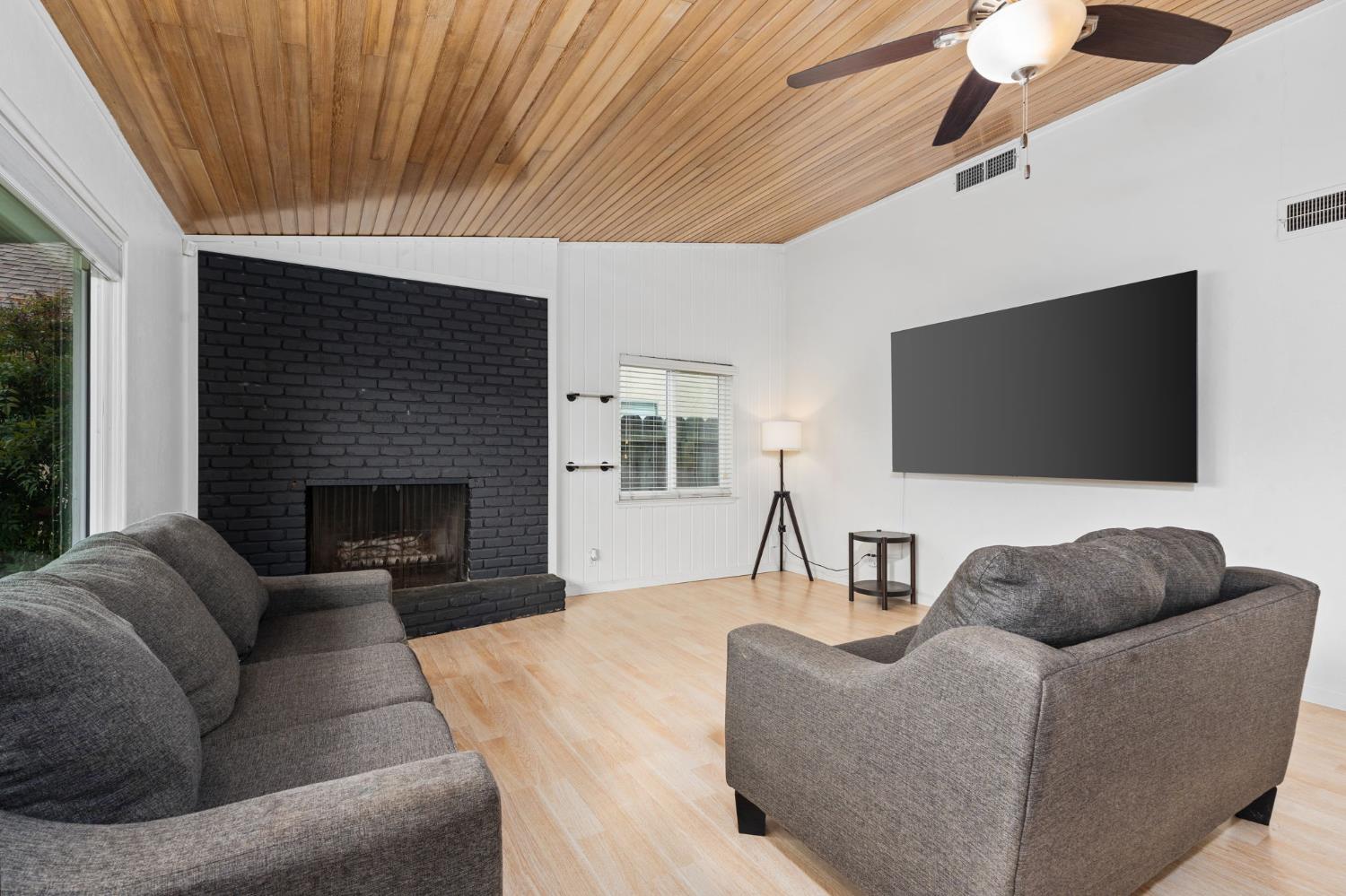 1114 W Princeton Ave, Fresno, CA 93705