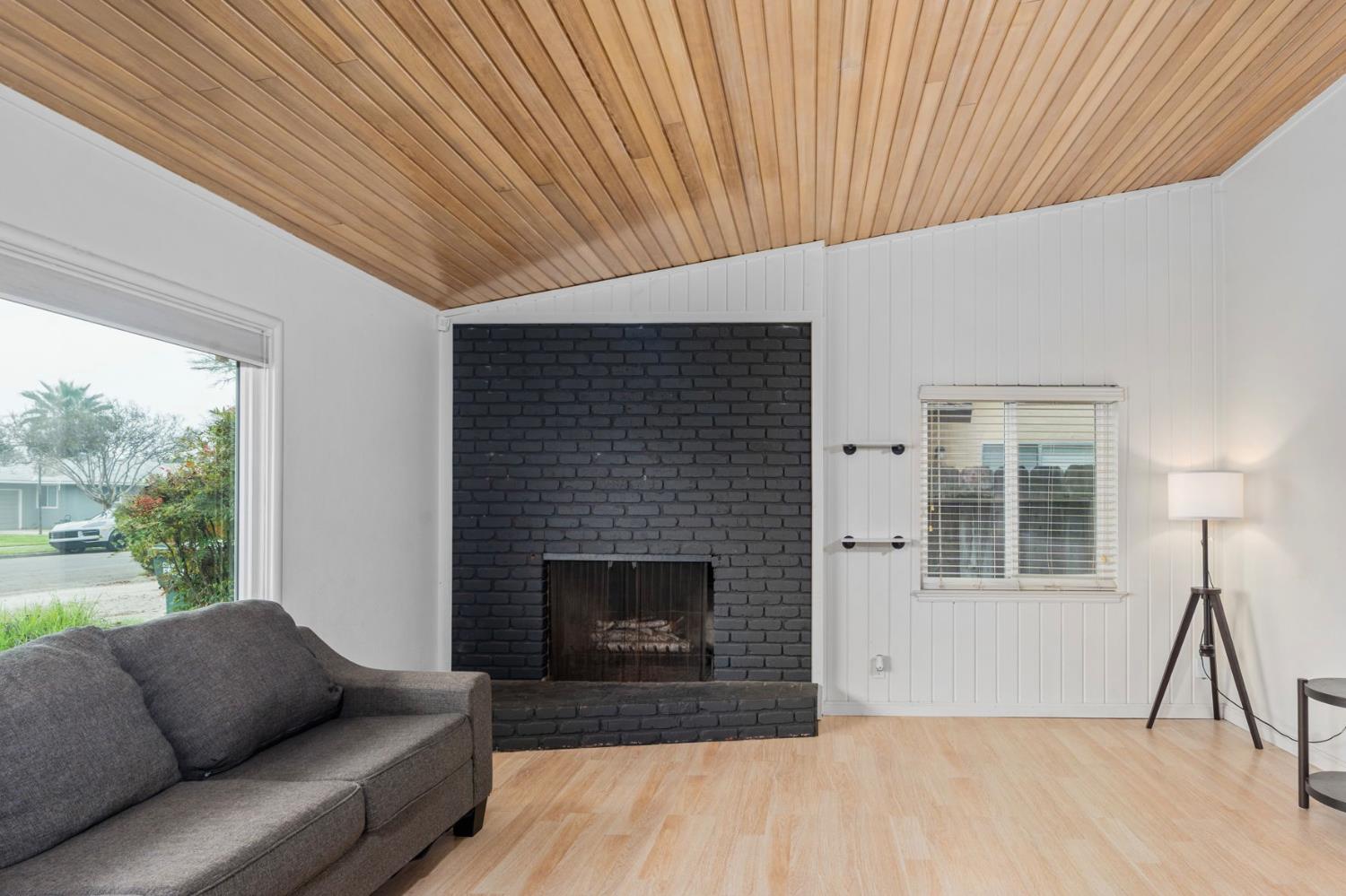 1114 W Princeton Ave, Fresno, CA 93705