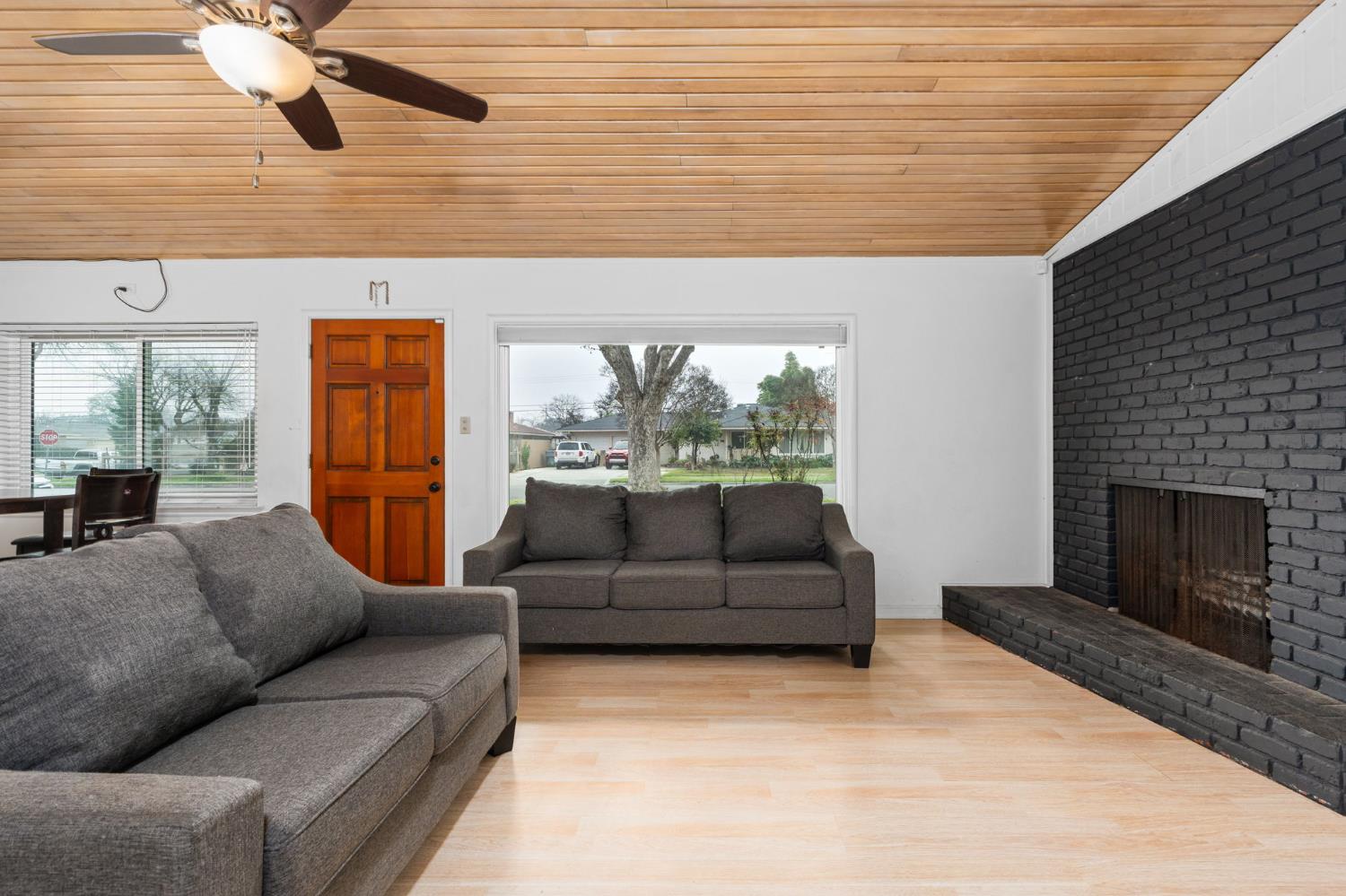 1114 W Princeton Ave, Fresno, CA 93705