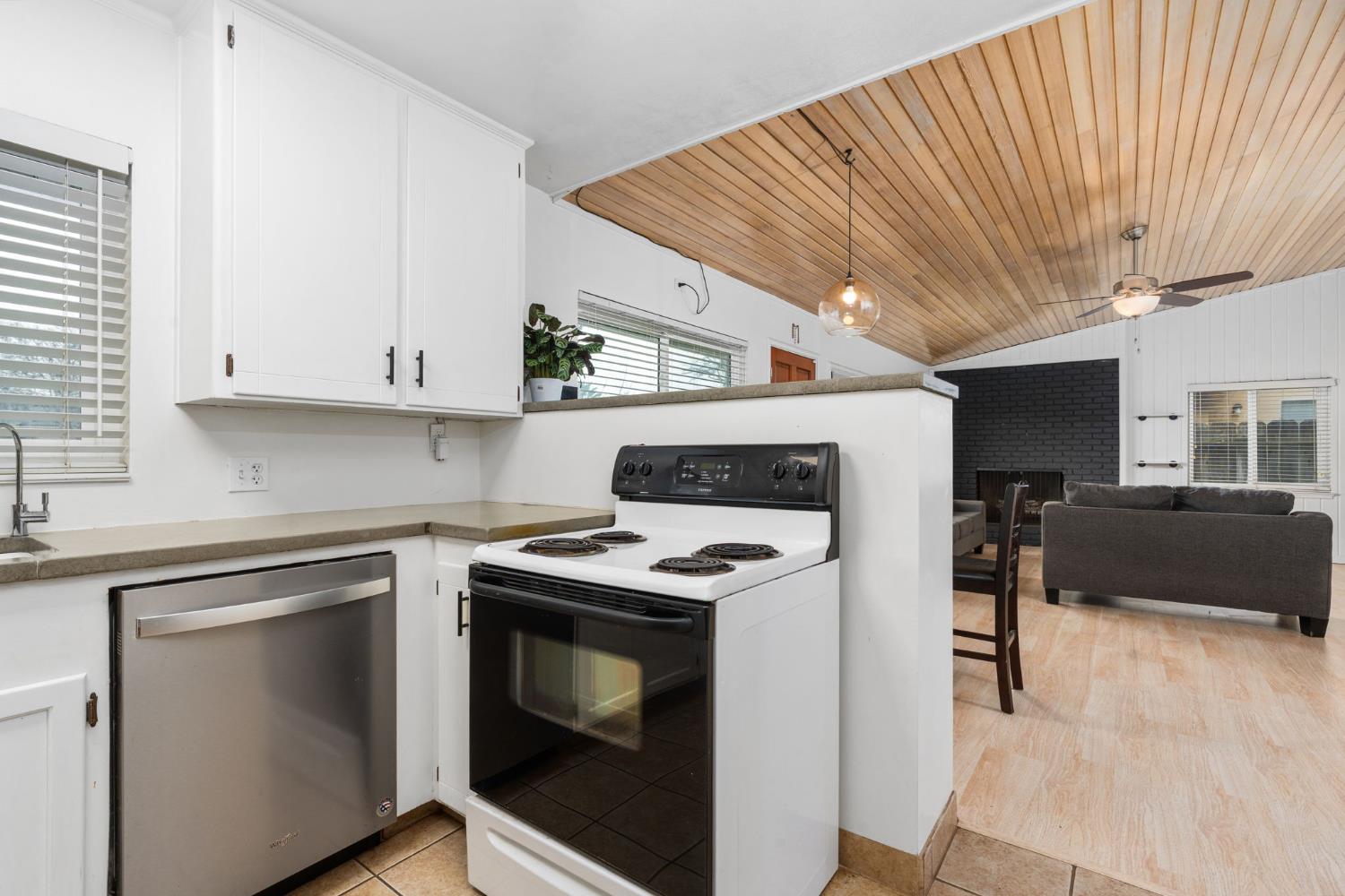 1114 W Princeton Ave, Fresno, CA 93705