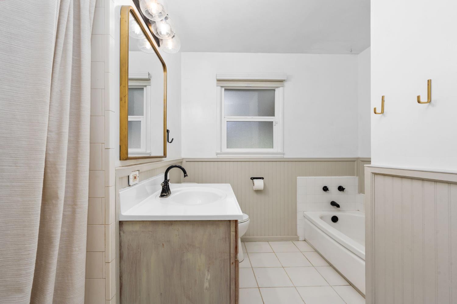 1114 W Princeton Ave, Fresno, CA 93705