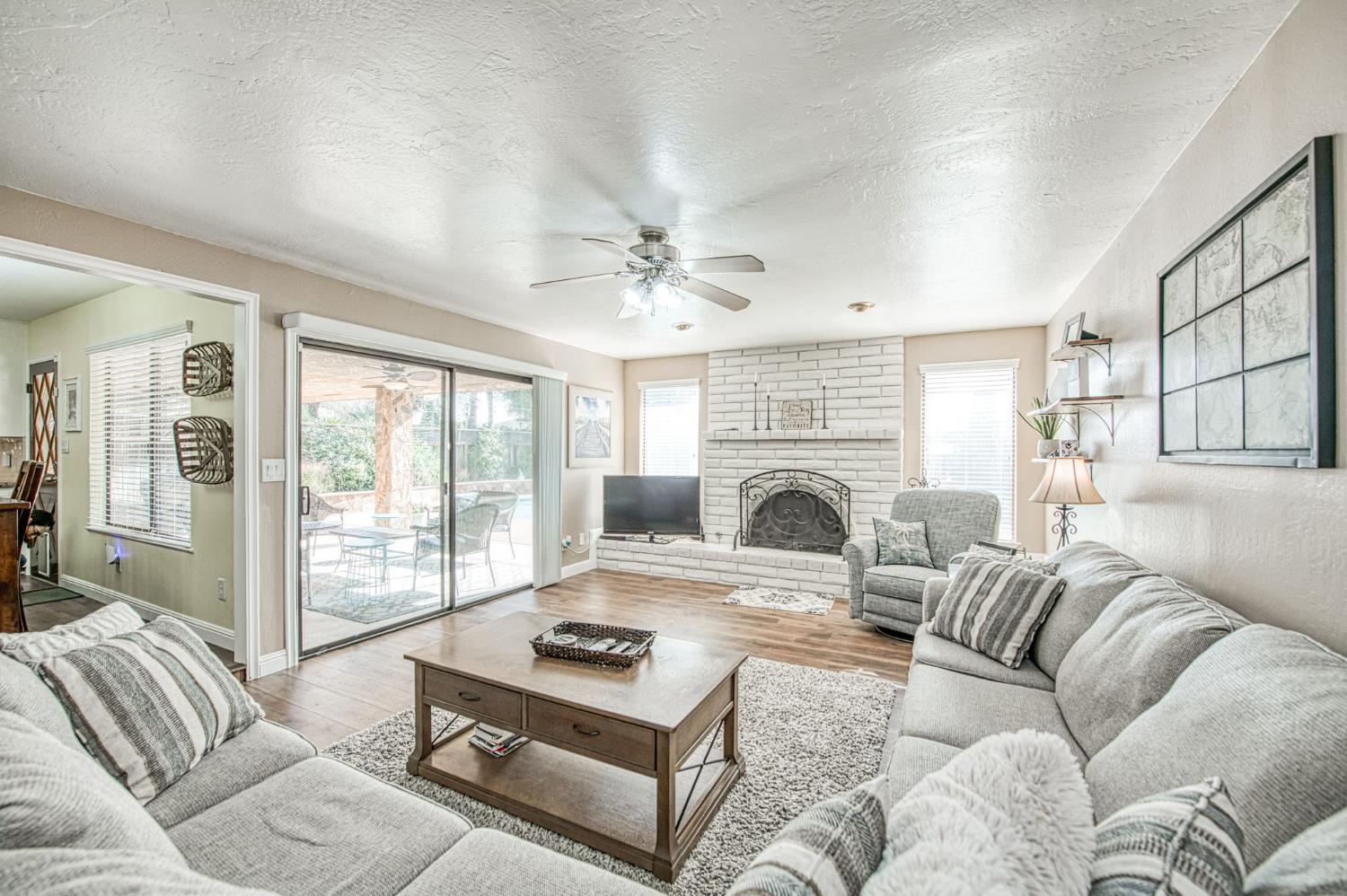 1557 W Warner Ave, Fresno, CA 93711