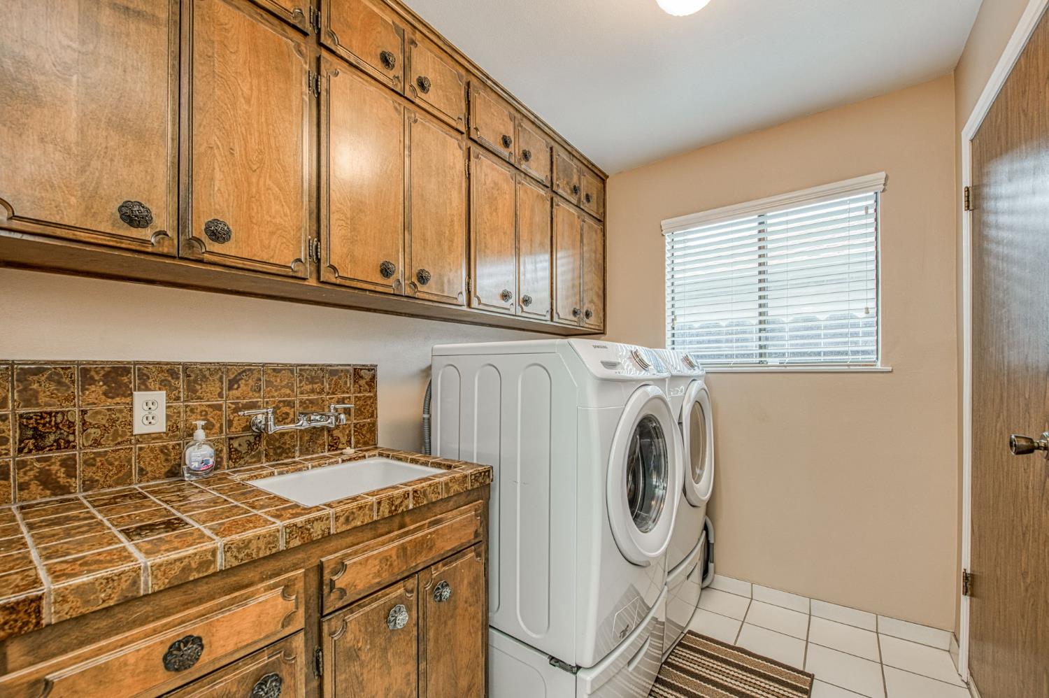 1557 W Warner Ave, Fresno, CA 93711