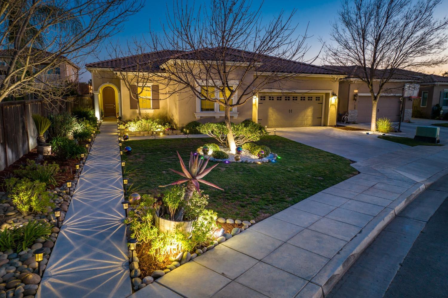 2845 E Goshen, Fresno, CA 93720