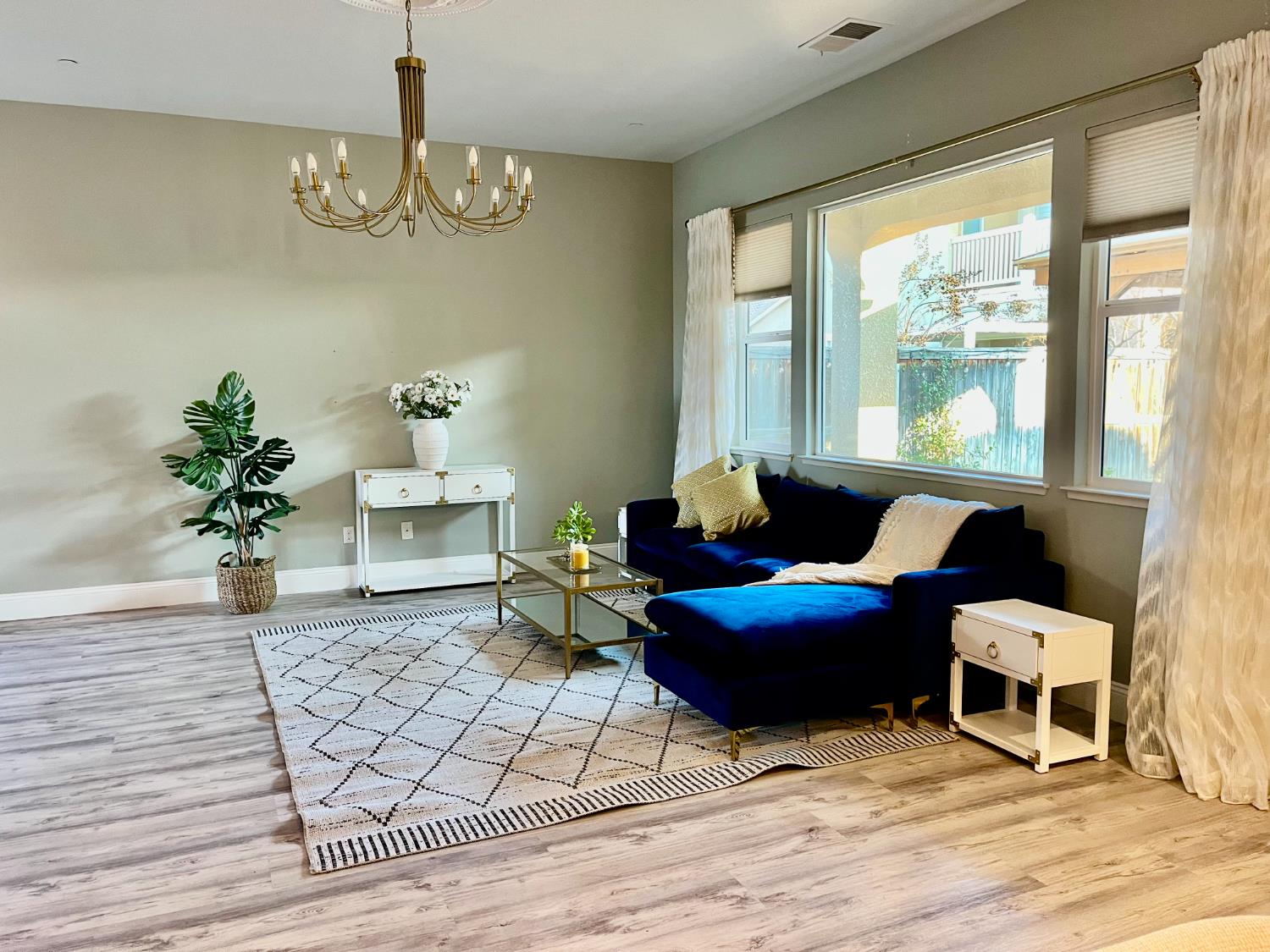 2845 E Goshen, Fresno, CA 93720