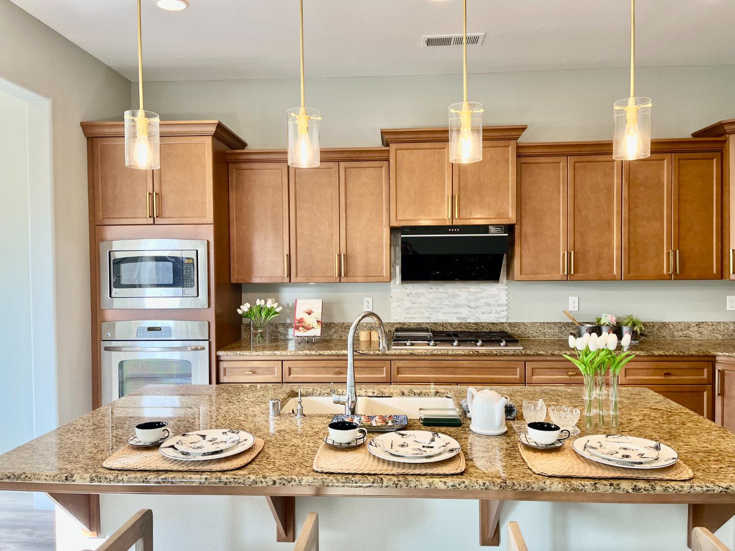 2845 E Goshen, Fresno, CA 93720