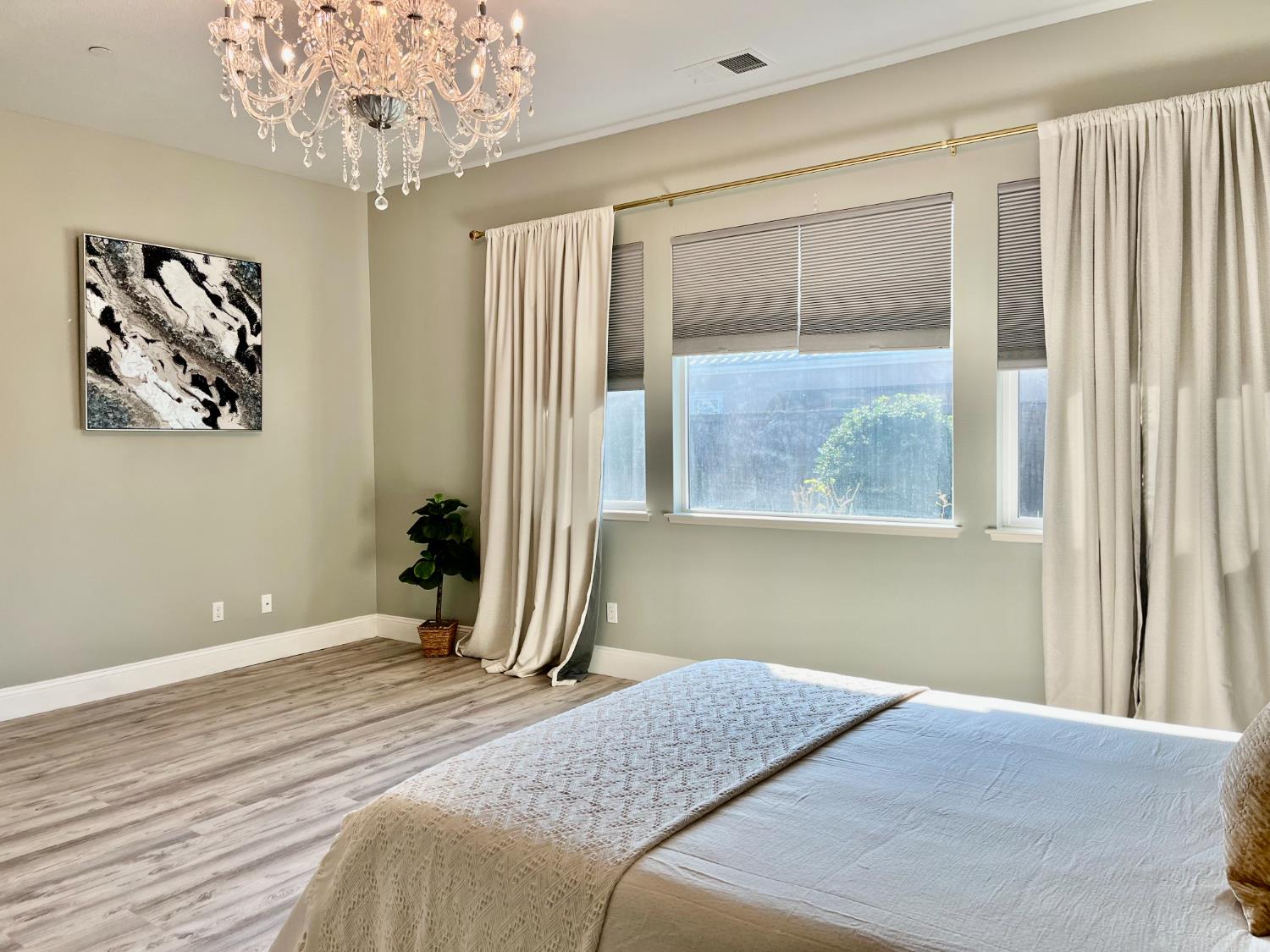 2845 E Goshen, Fresno, CA 93720