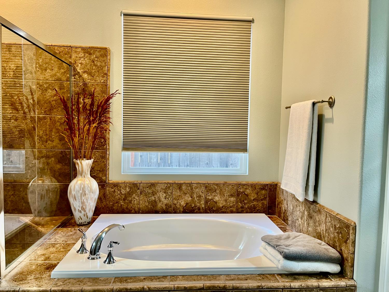 2845 E Goshen, Fresno, CA 93720