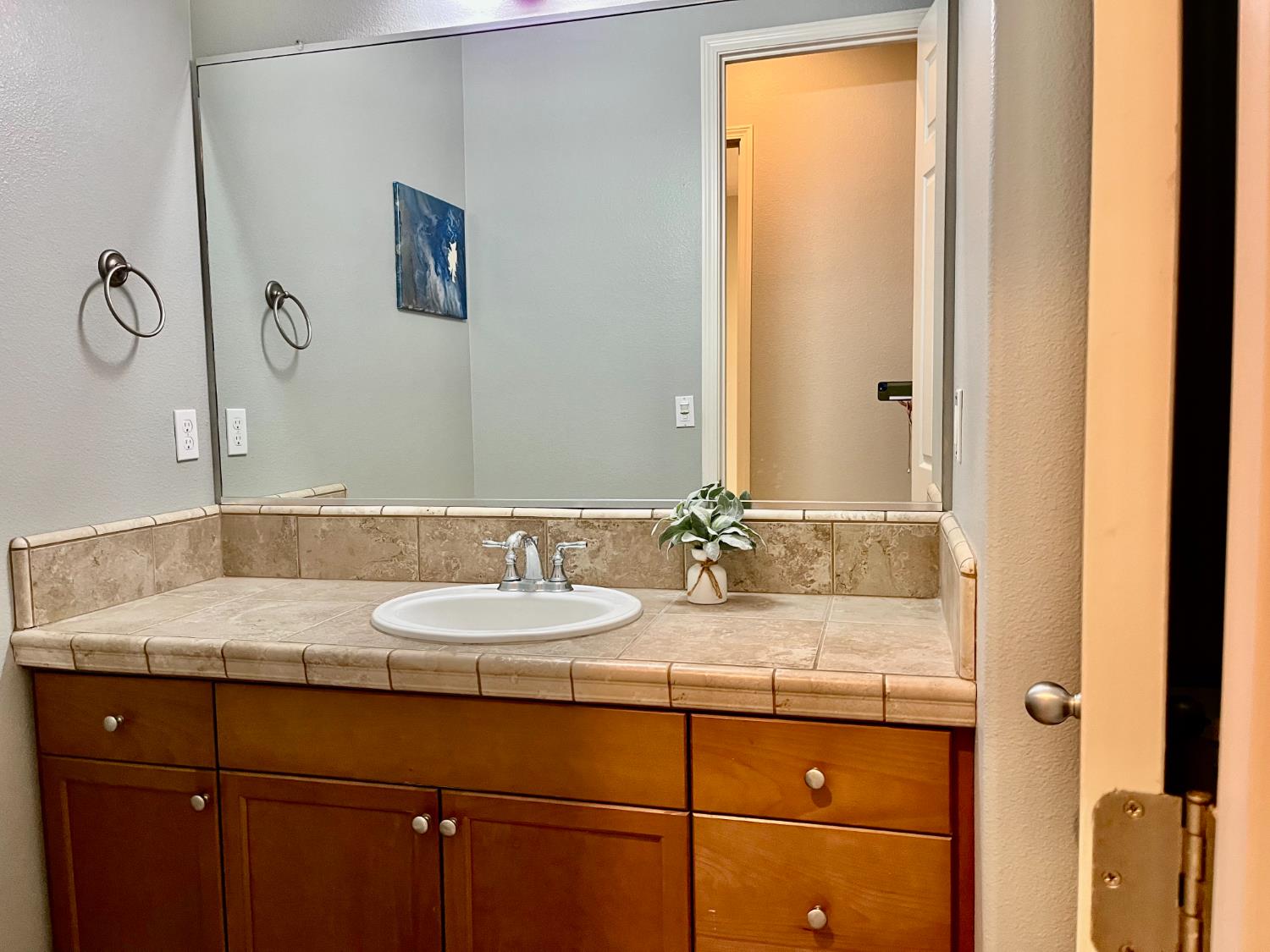 2845 E Goshen, Fresno, CA 93720