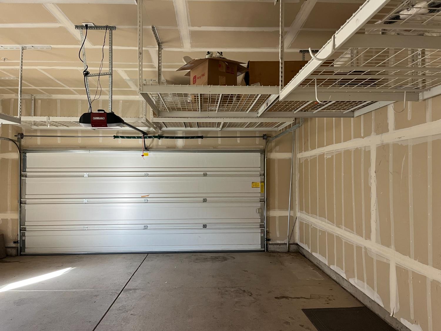 2845 E Goshen, Fresno, CA 93720