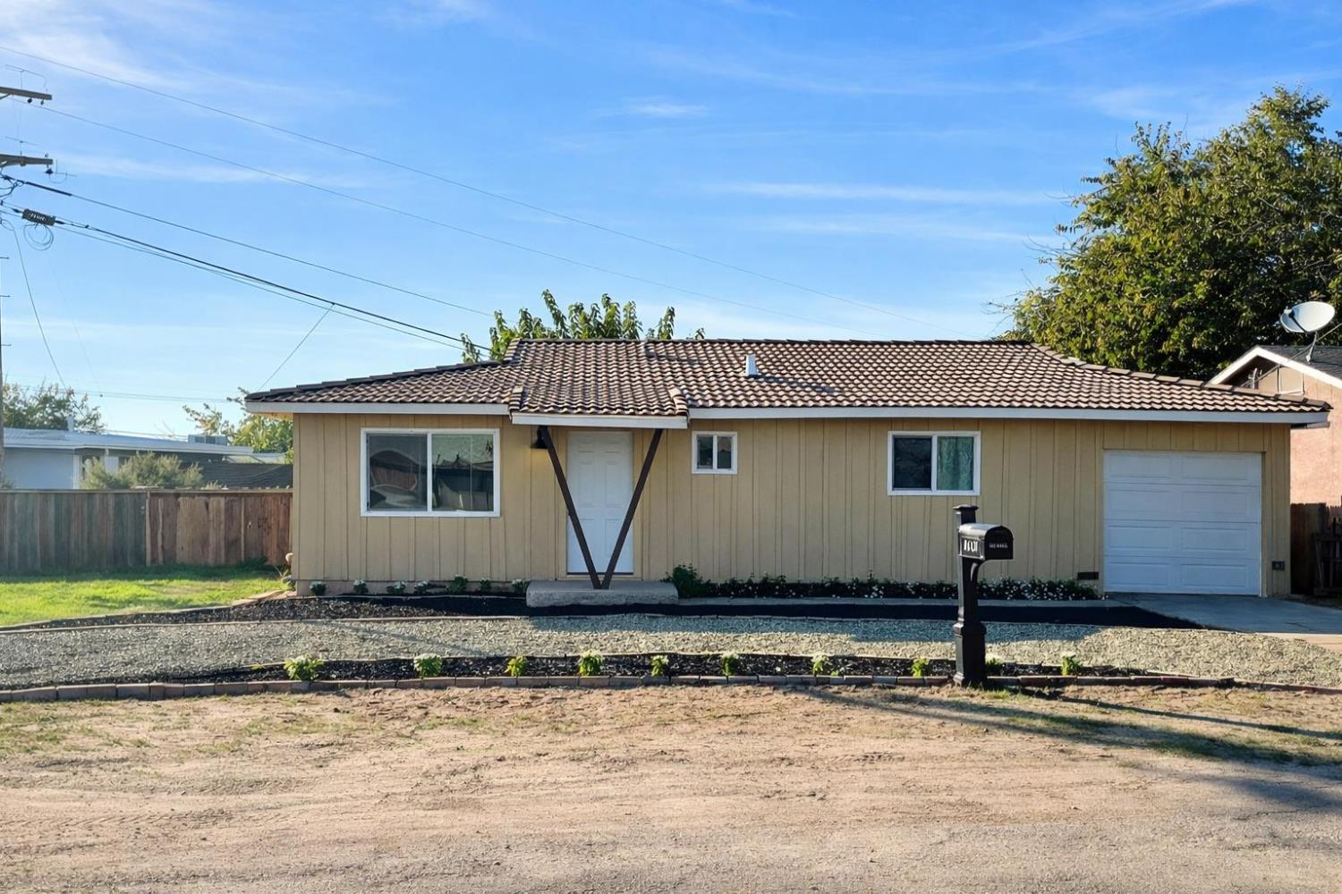 6617 california, Winton, CA 95388