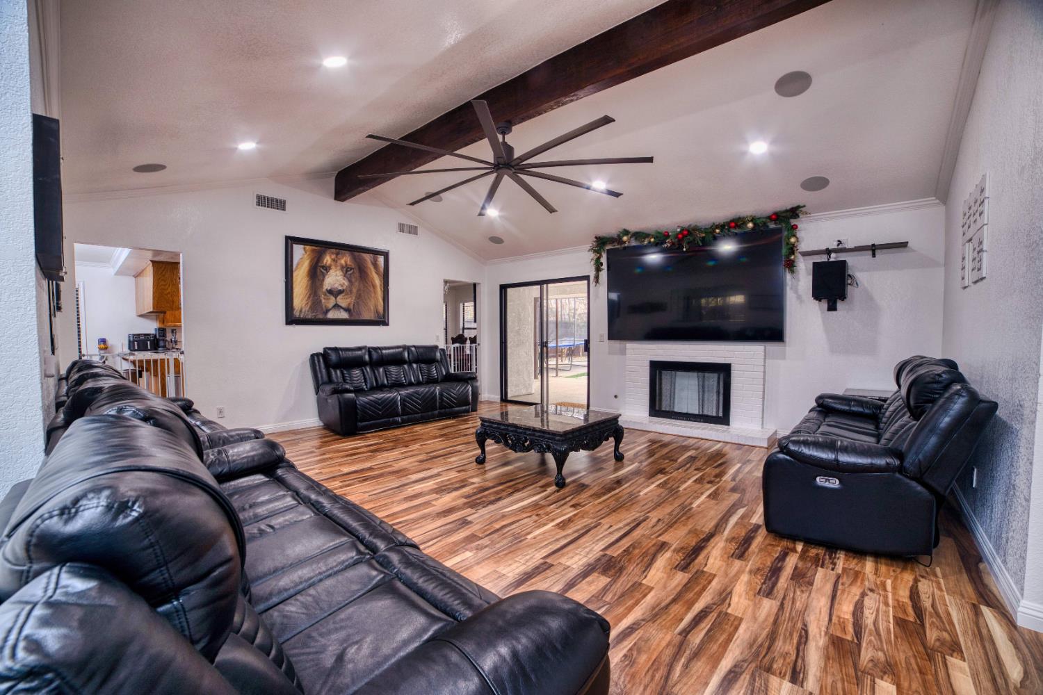 2520 Meadowrest Way, Madera, CA 93637