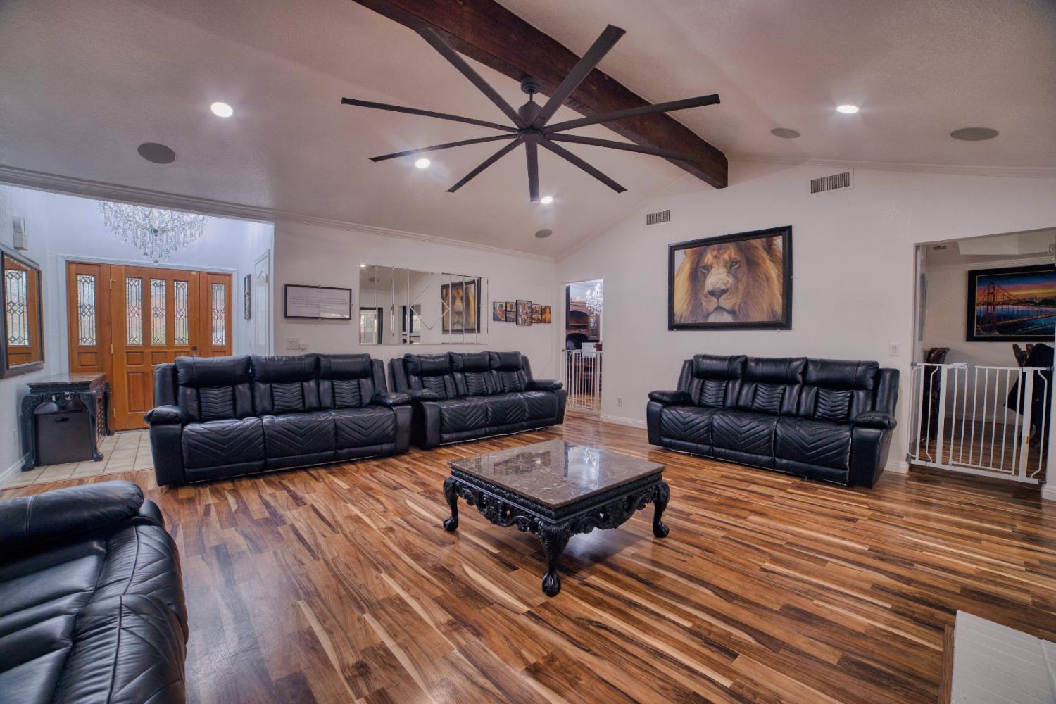 2520 Meadowrest Way, Madera, CA 93637