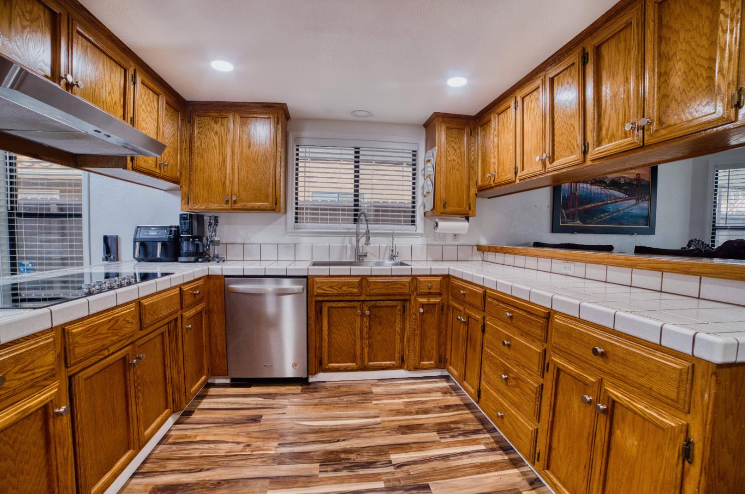 2520 Meadowrest Way, Madera, CA 93637