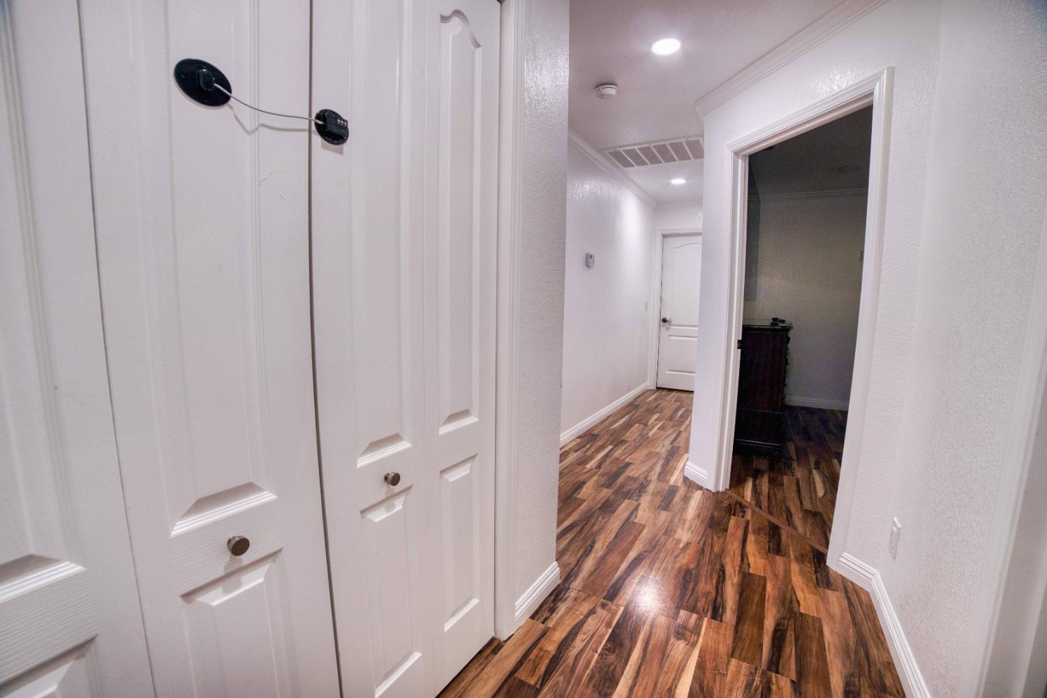 2520 Meadowrest Way, Madera, CA 93637