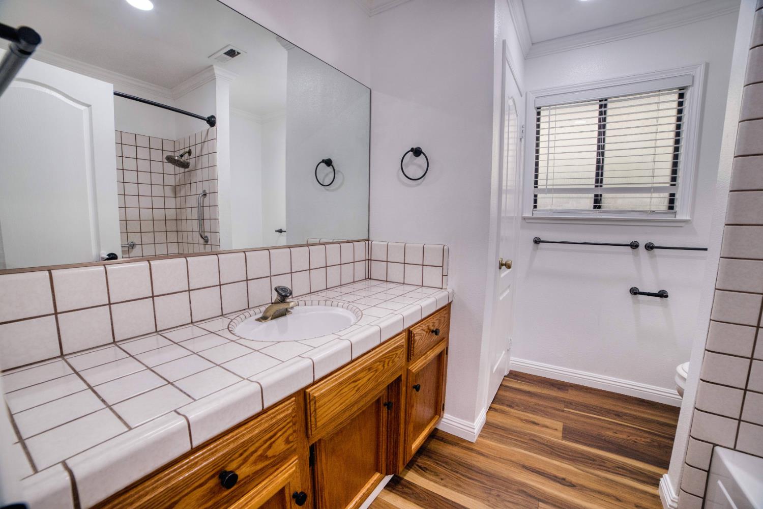 2520 Meadowrest Way, Madera, CA 93637